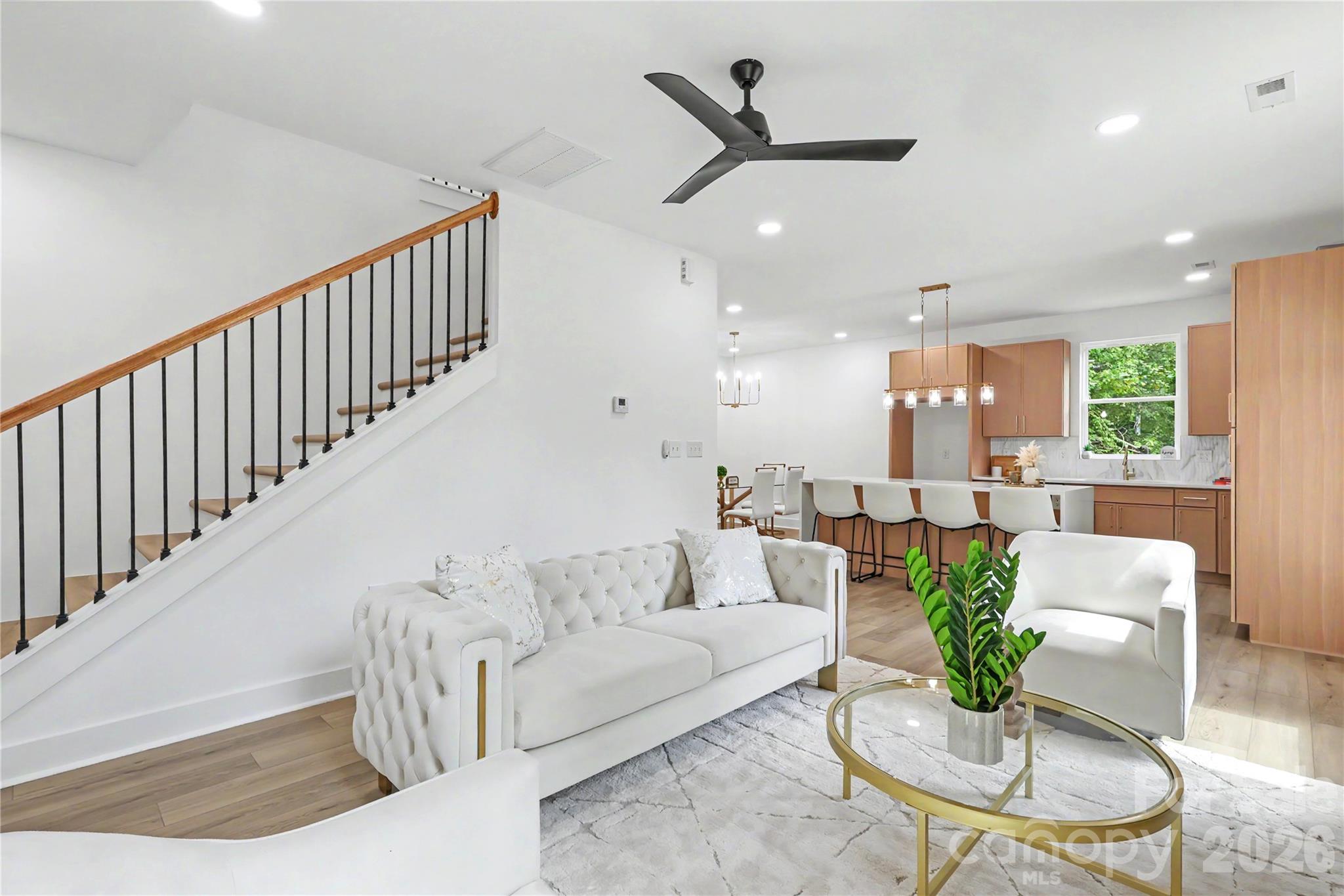 910 Montrose Drive Property Photo 18
