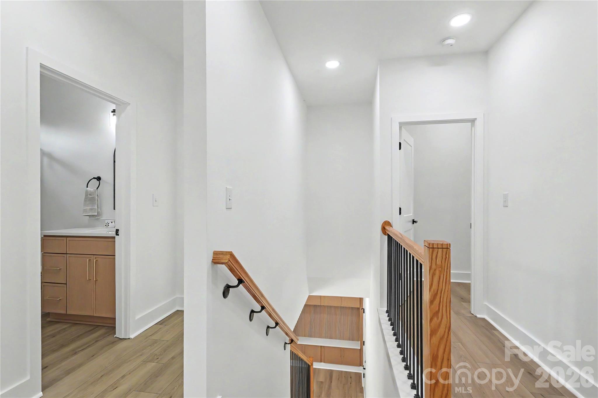 910 Montrose Drive Property Photo 21