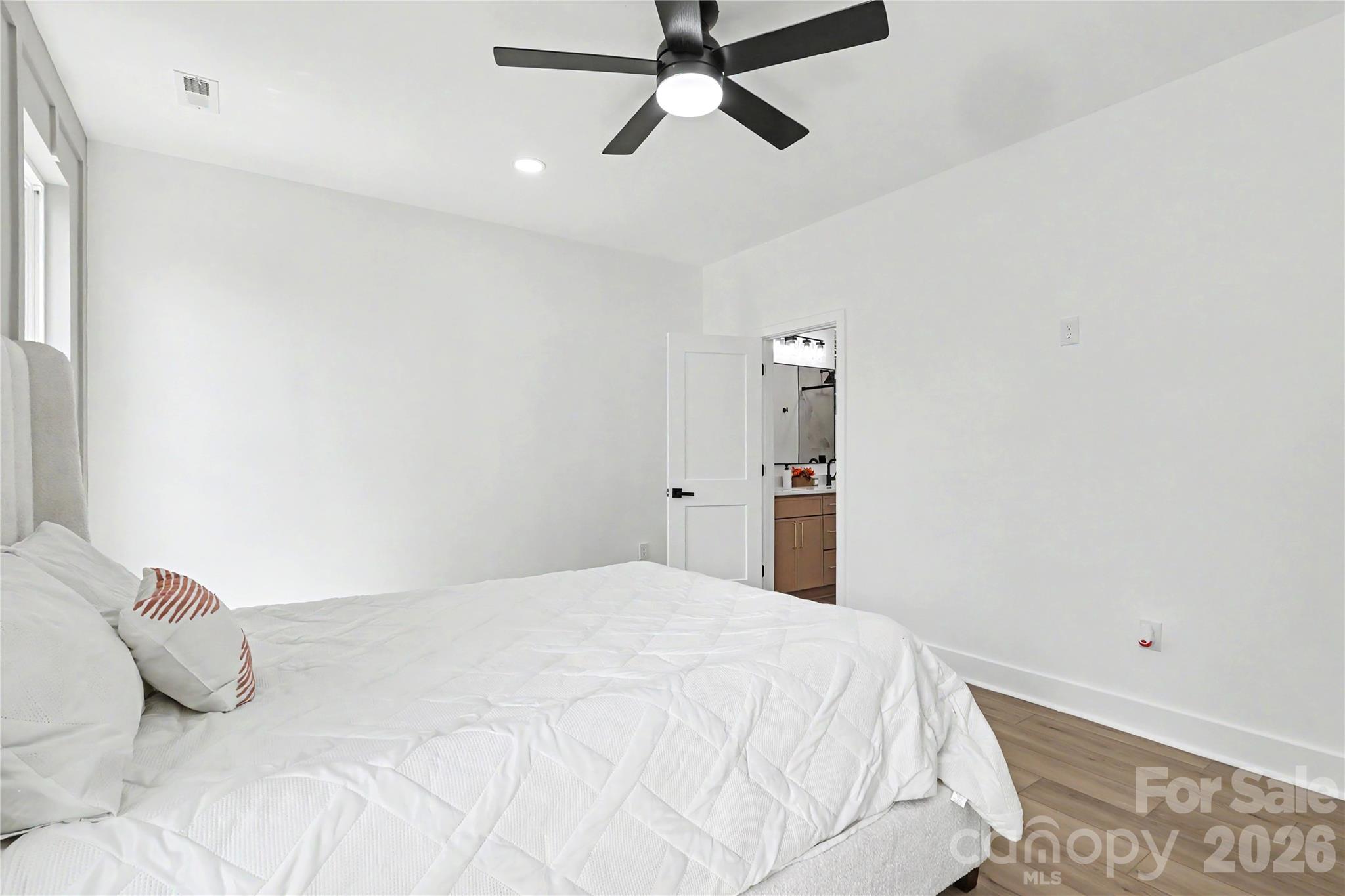 910 Montrose Drive Property Photo 24