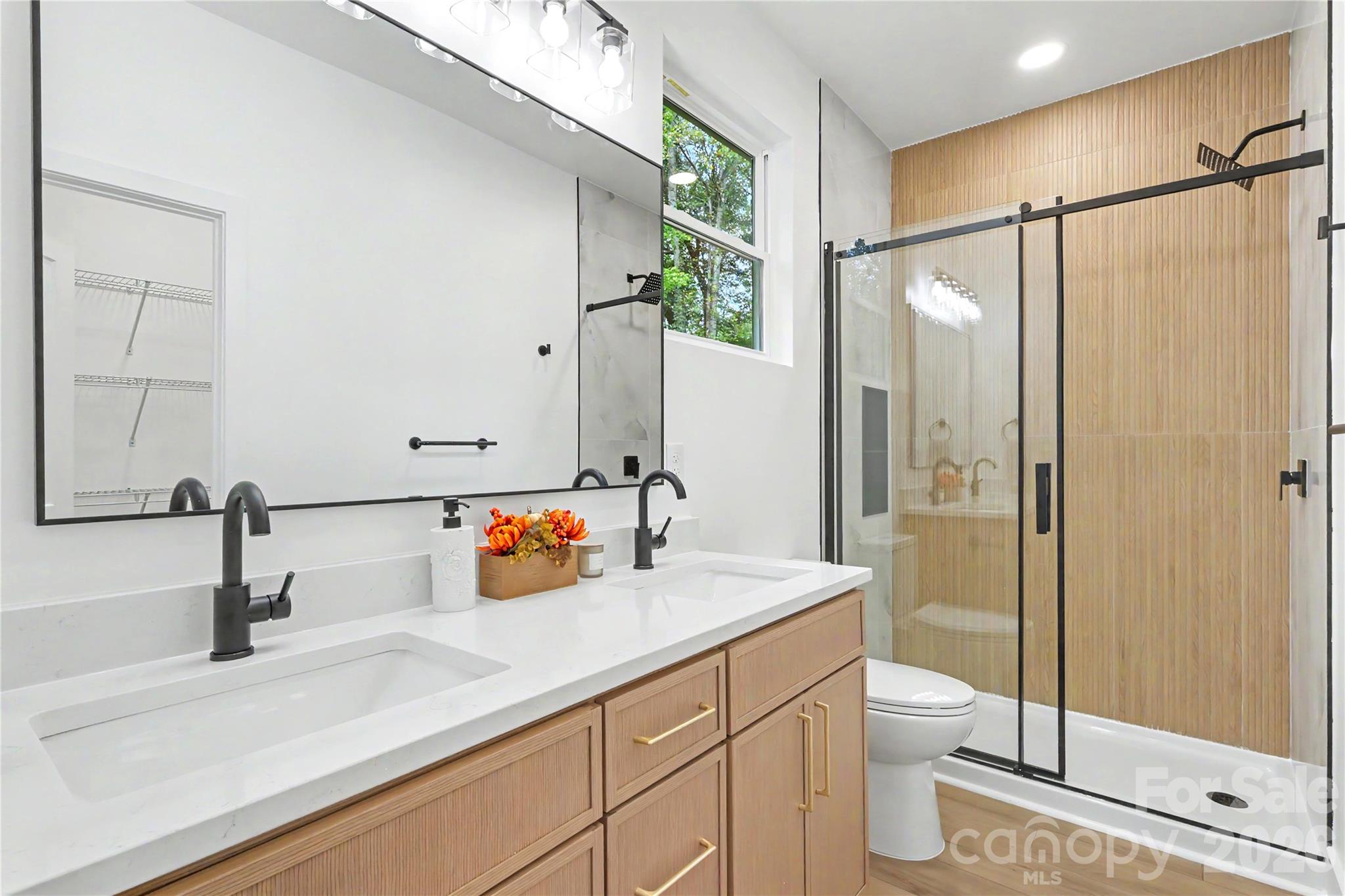 910 Montrose Drive Property Photo 25