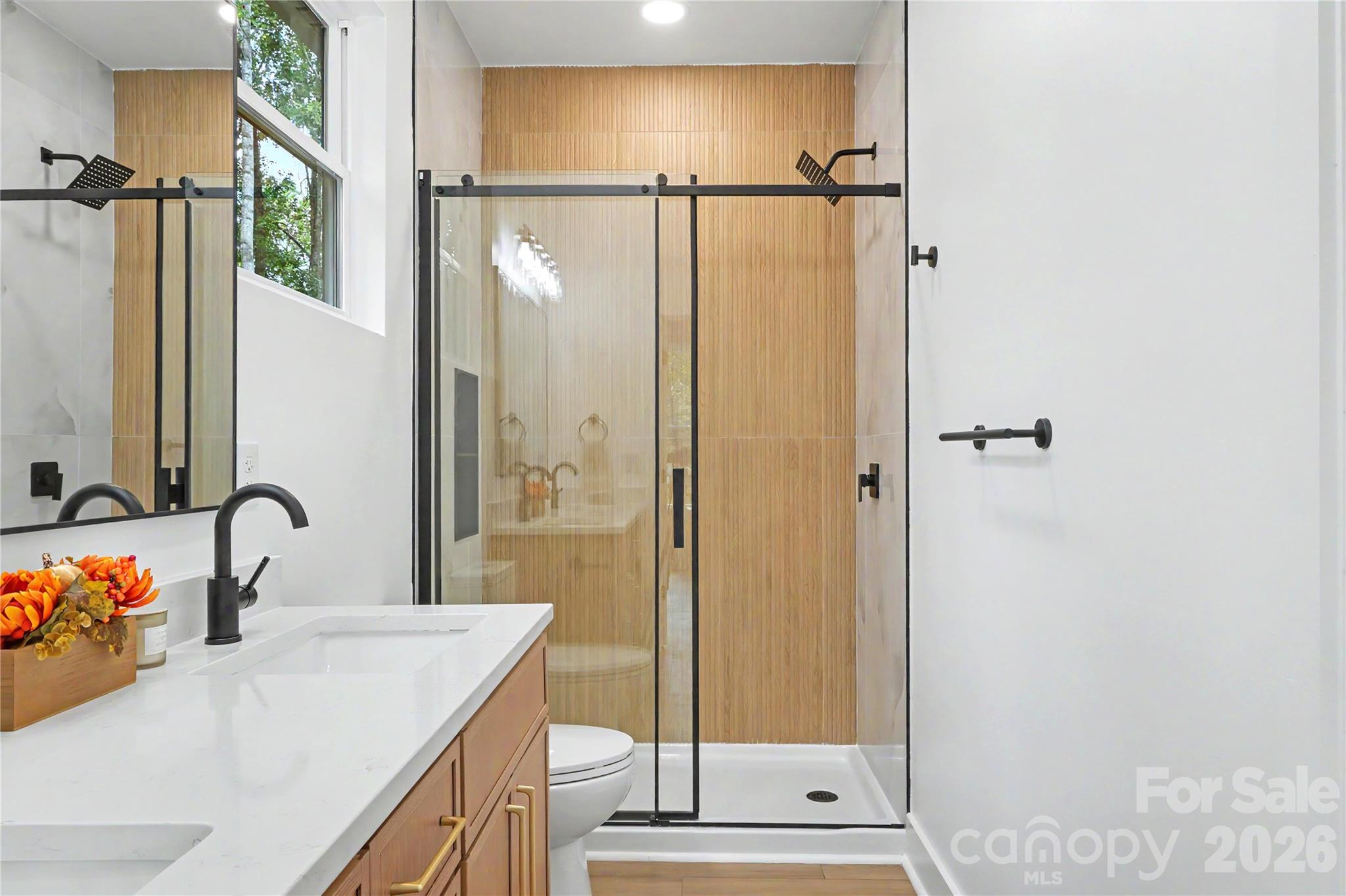 910 Montrose Drive Property Photo 27