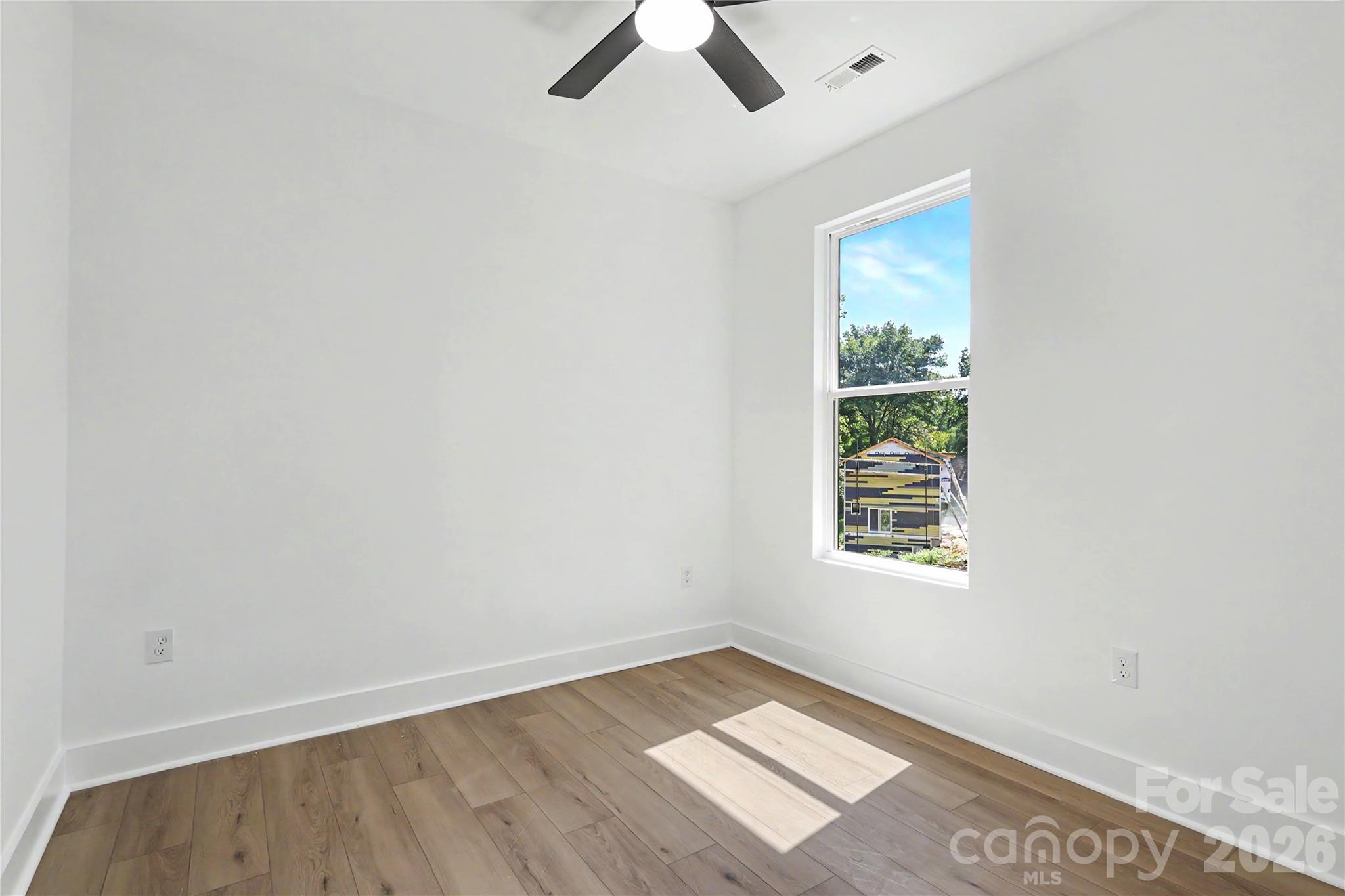 910 Montrose Drive Property Photo 29