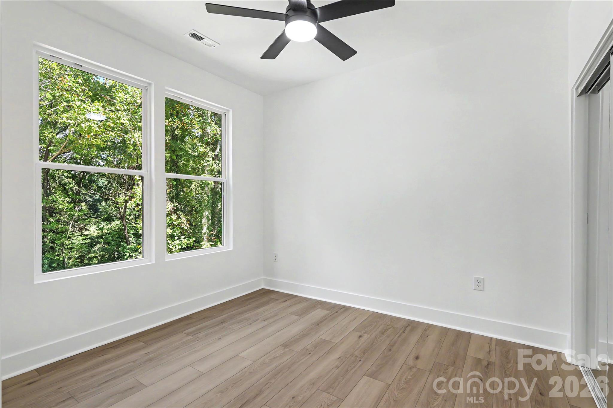 910 Montrose Drive Property Photo 32