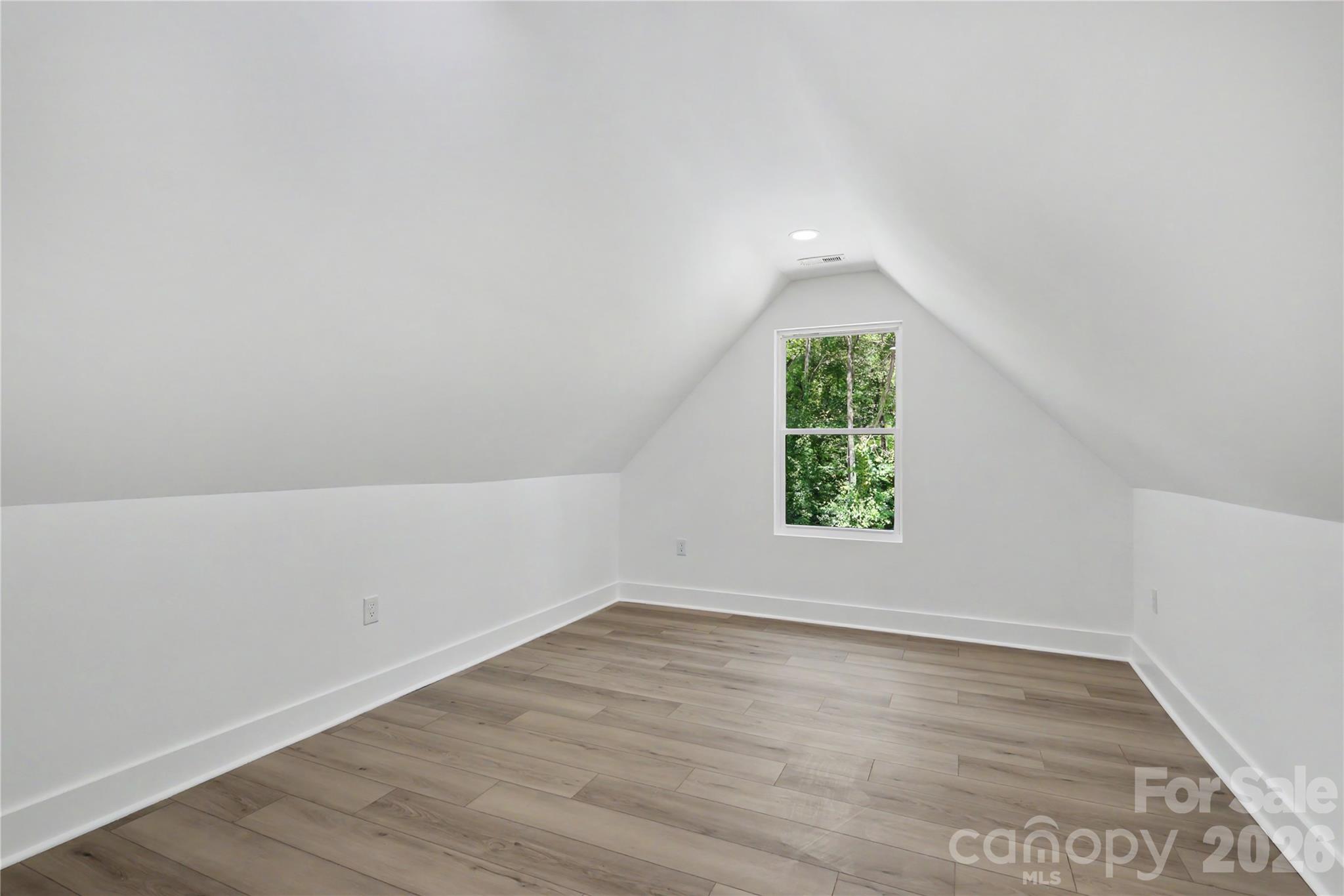 910 Montrose Drive Property Photo 34