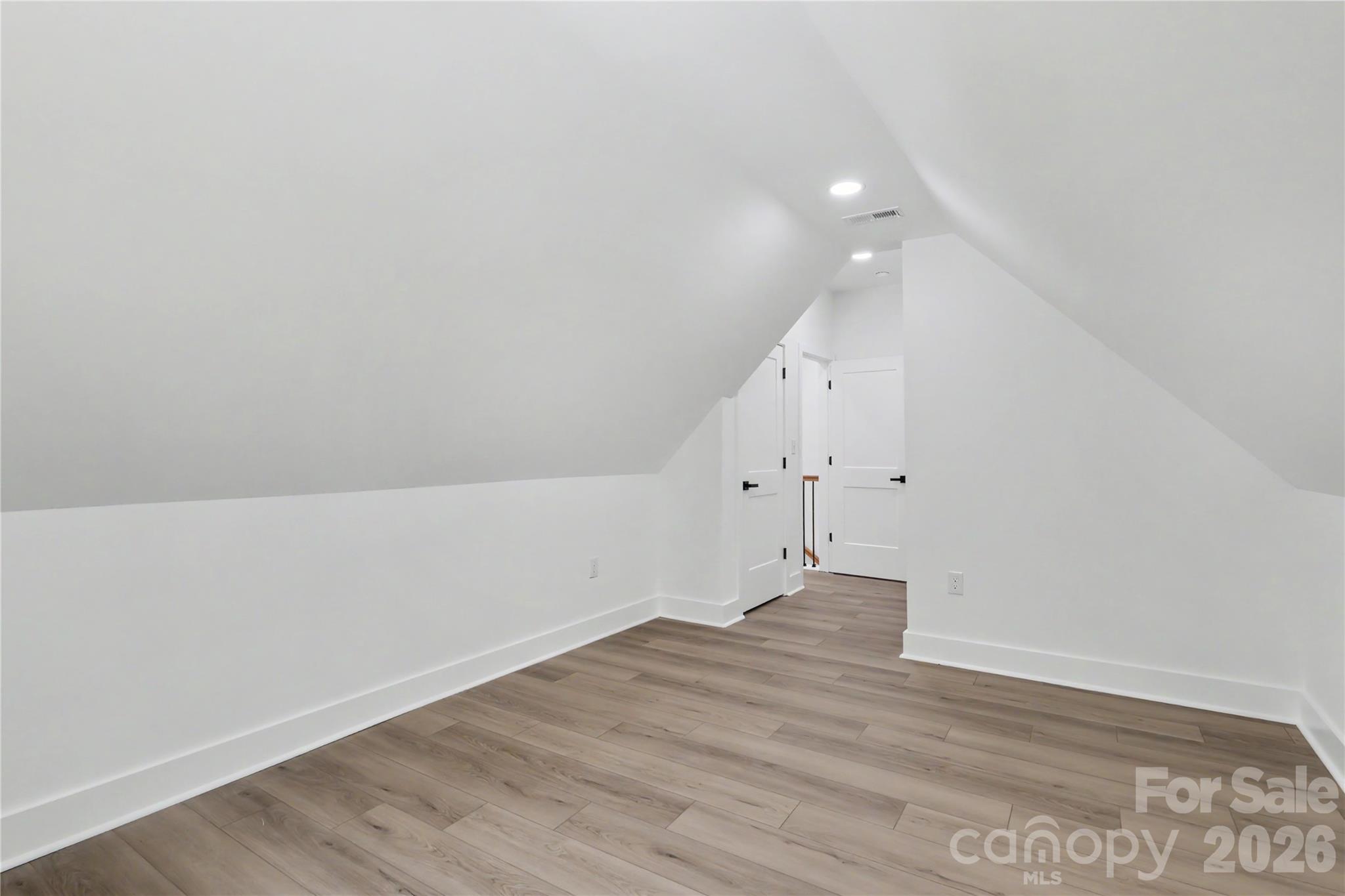 910 Montrose Drive Property Photo 35