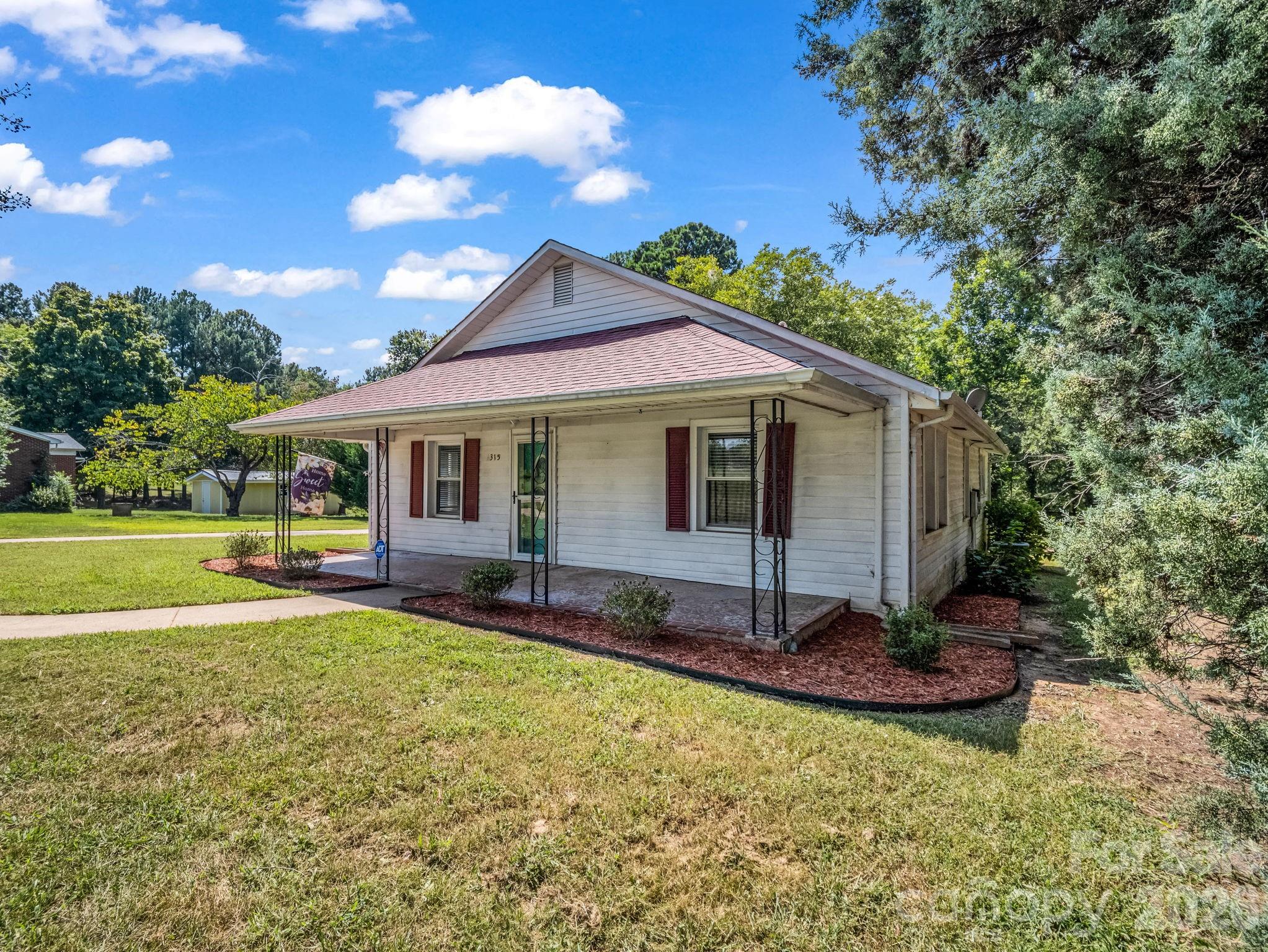 1315 Lithia Springs Road Property Photo 2