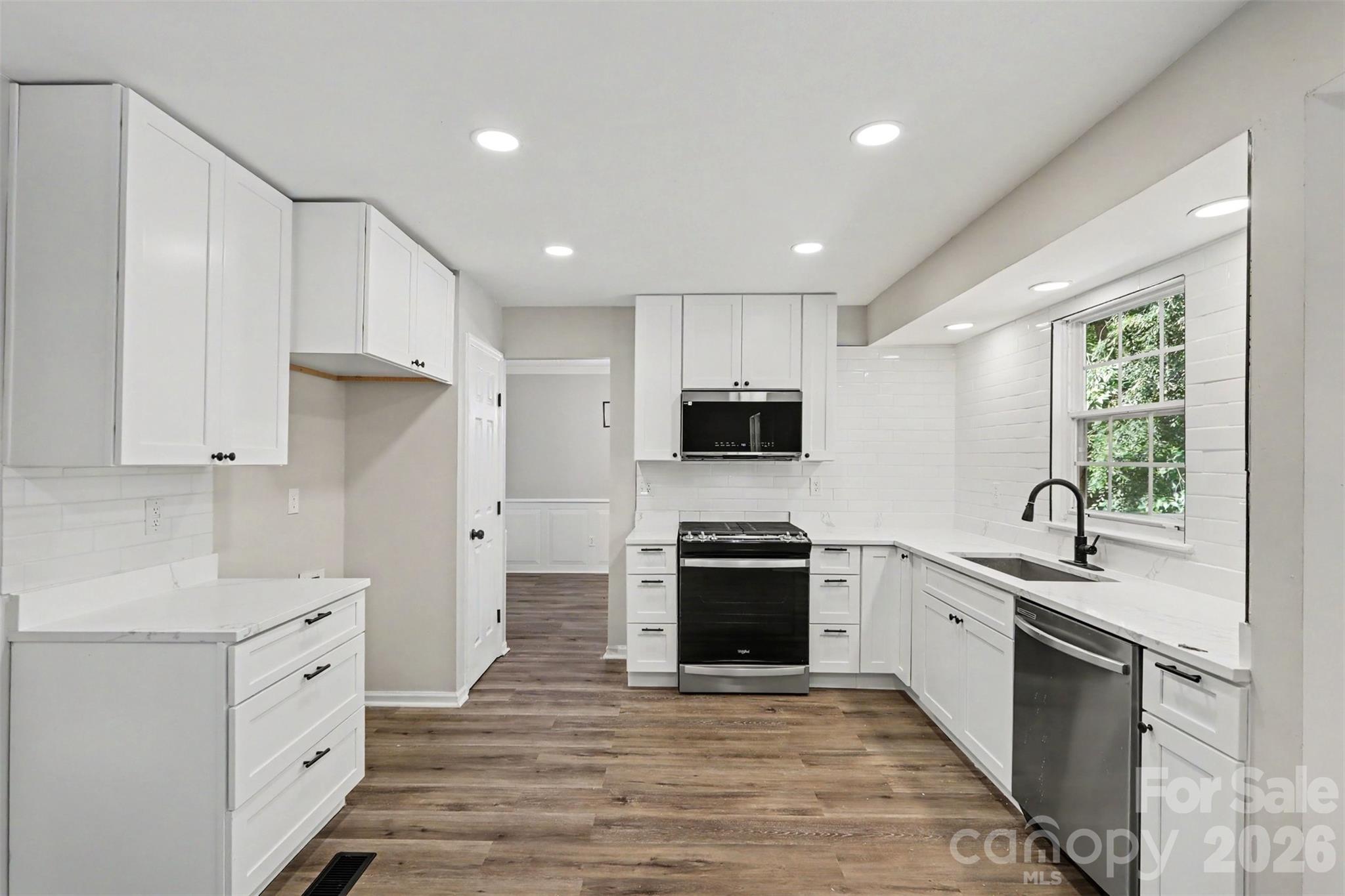 10740 Roxbury Court Property Photo 7