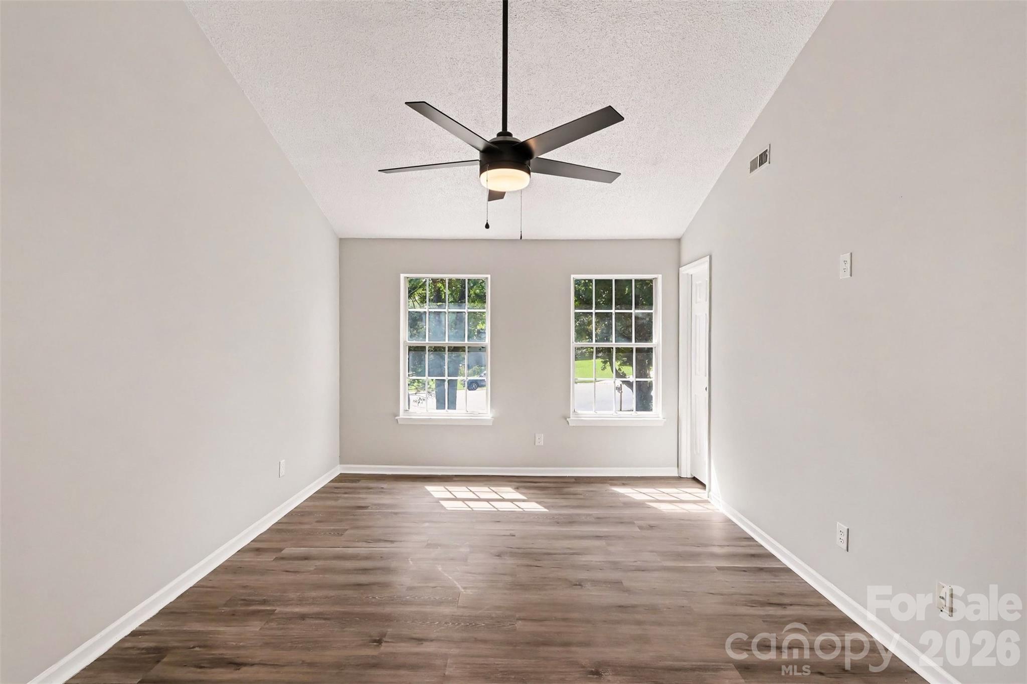 10740 Roxbury Court Property Photo 12