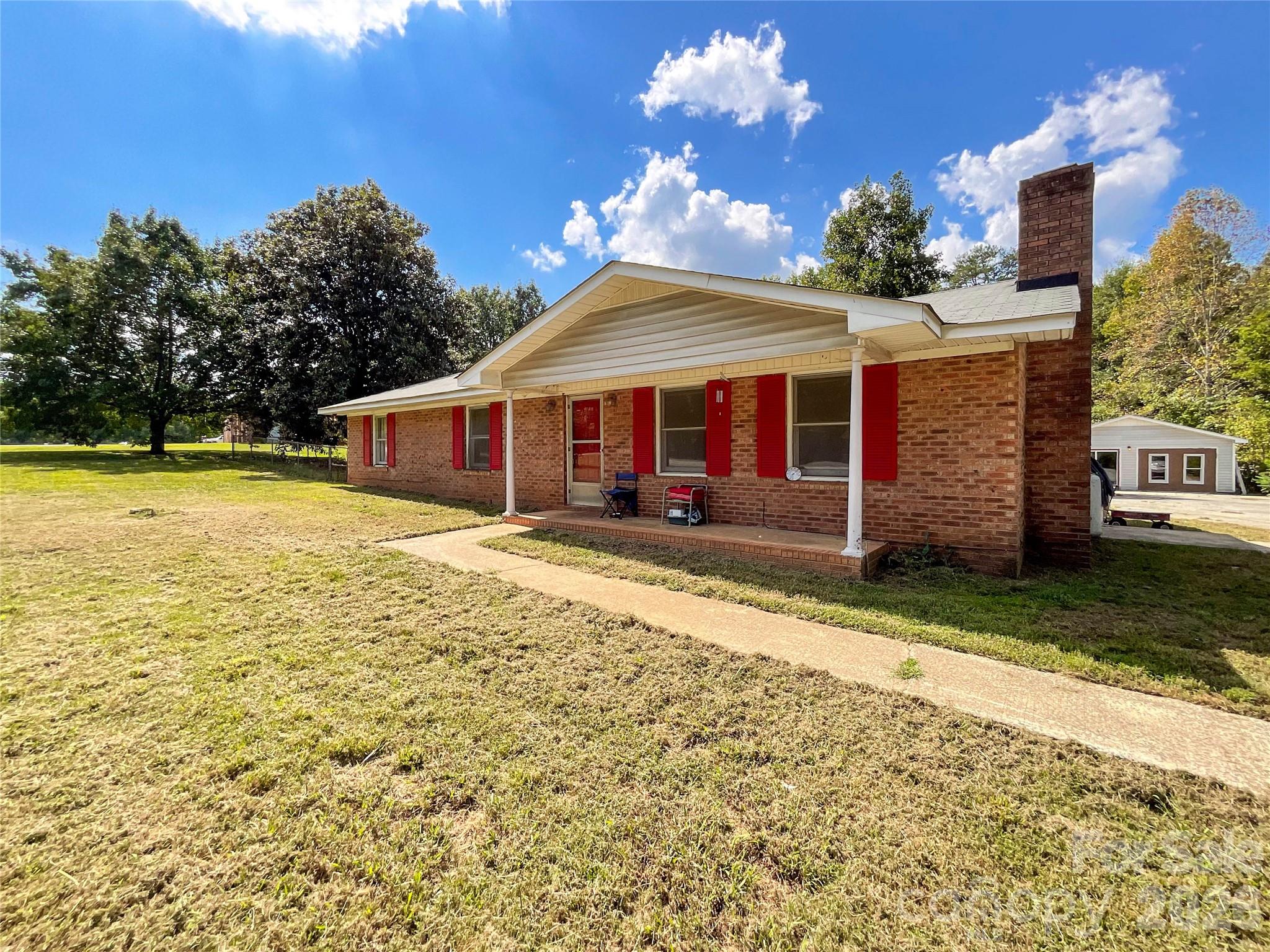 3304 Griffith Road Property Photo 2