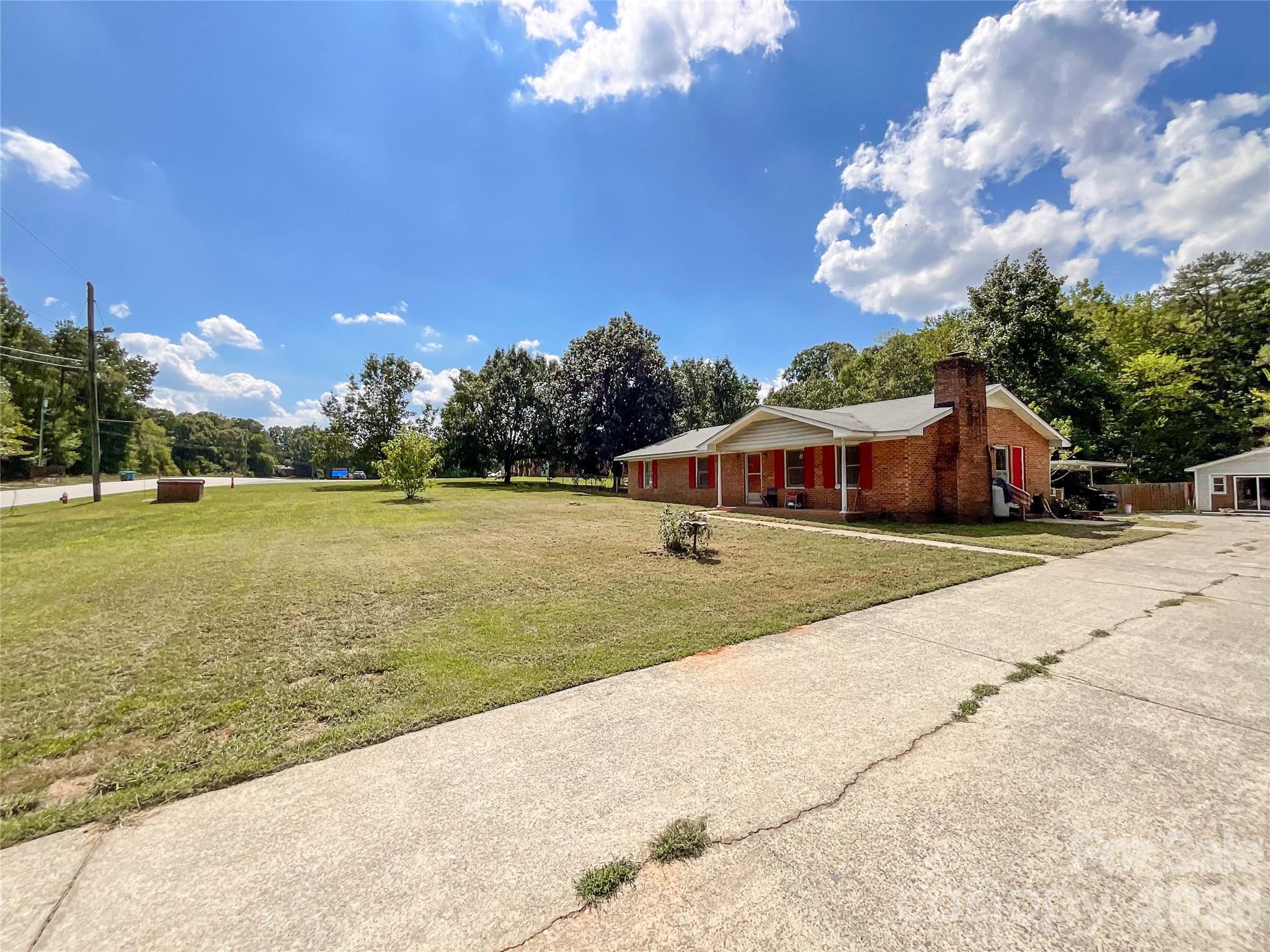 3304 Griffith Road Property Photo 5