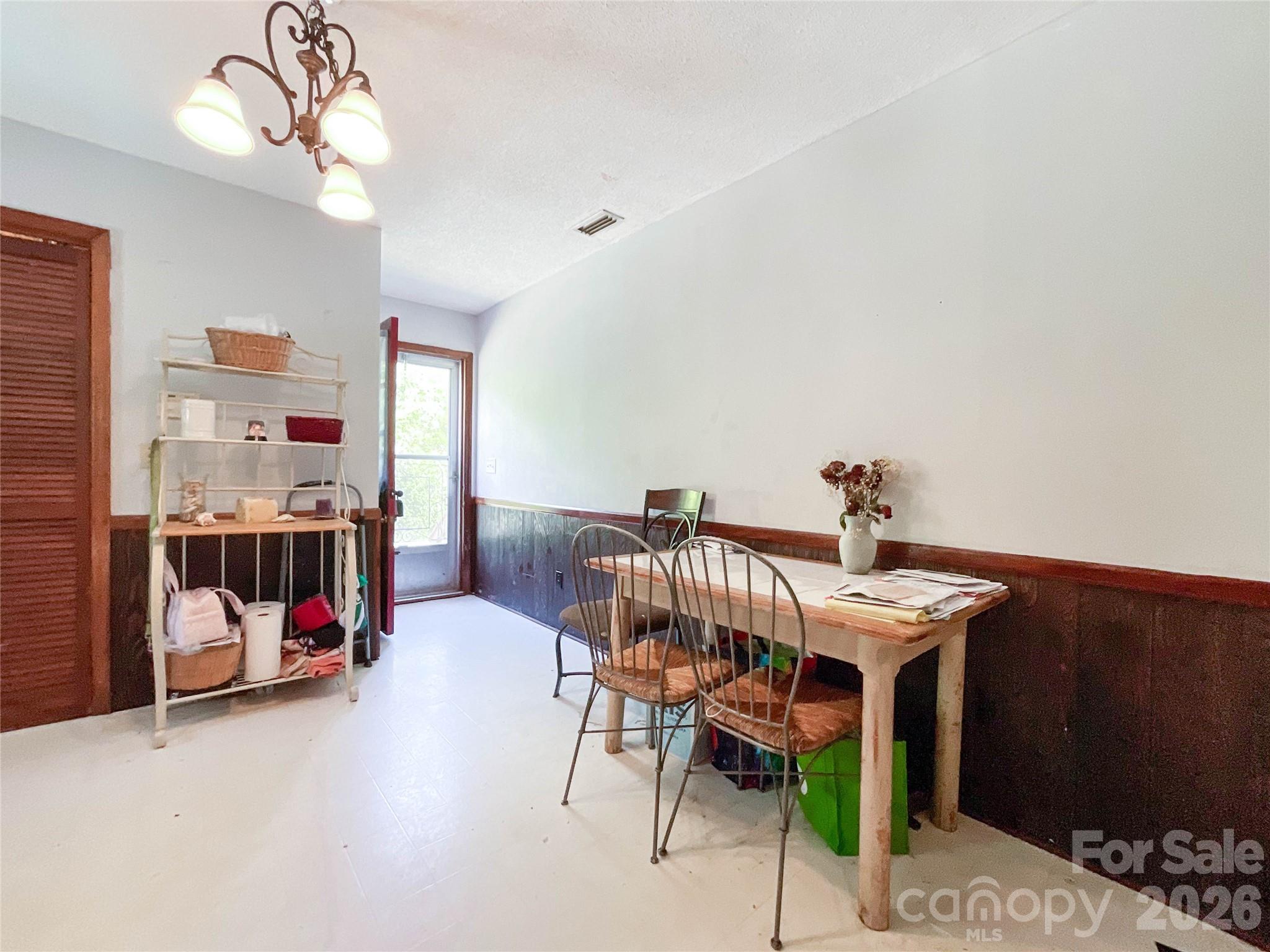 3304 Griffith Road Property Photo 9