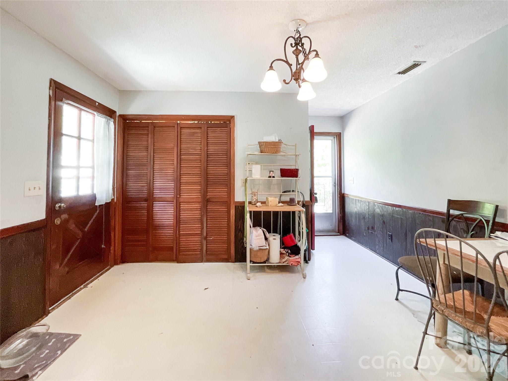 3304 Griffith Road Property Photo 11