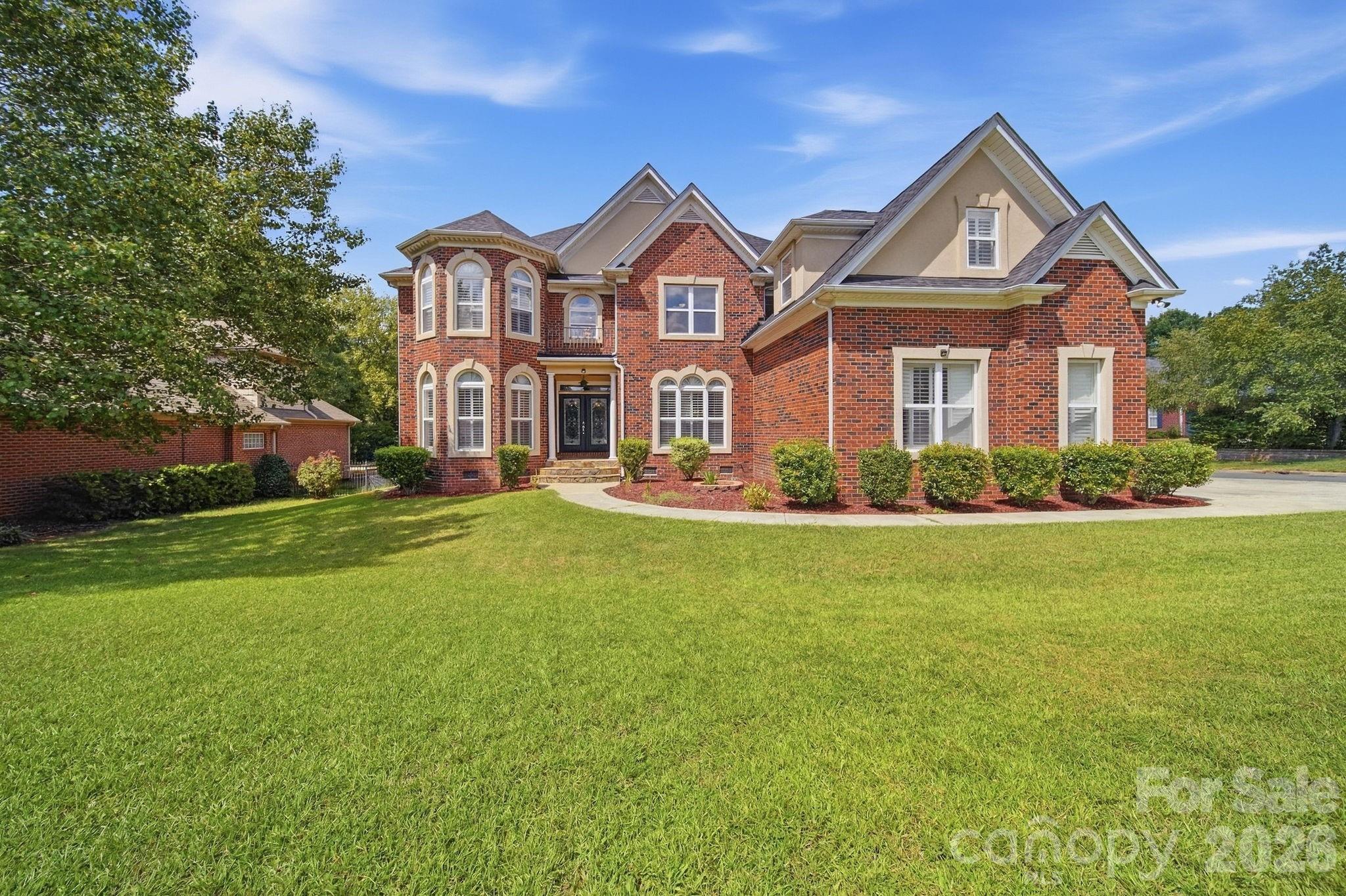 200 Thompson Court Property Photo 1
