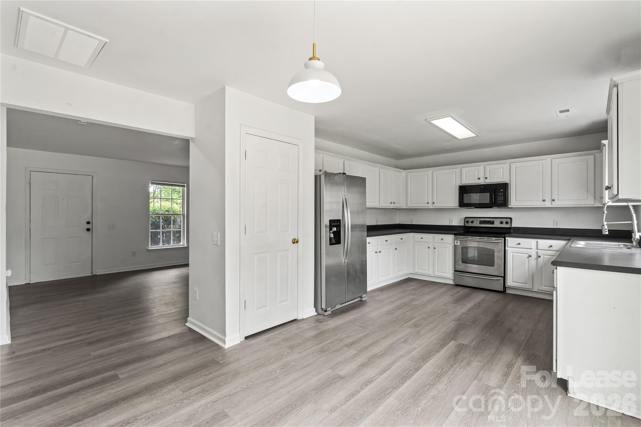2724 Mulberry Pond Drive Property Photo 6