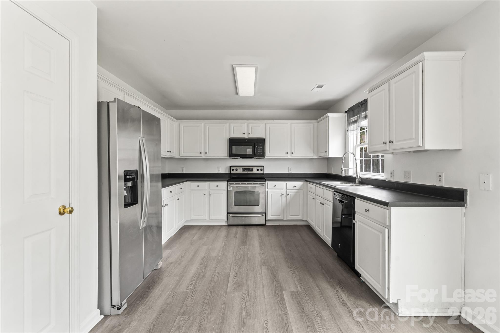 2724 Mulberry Pond Drive Property Photo 7