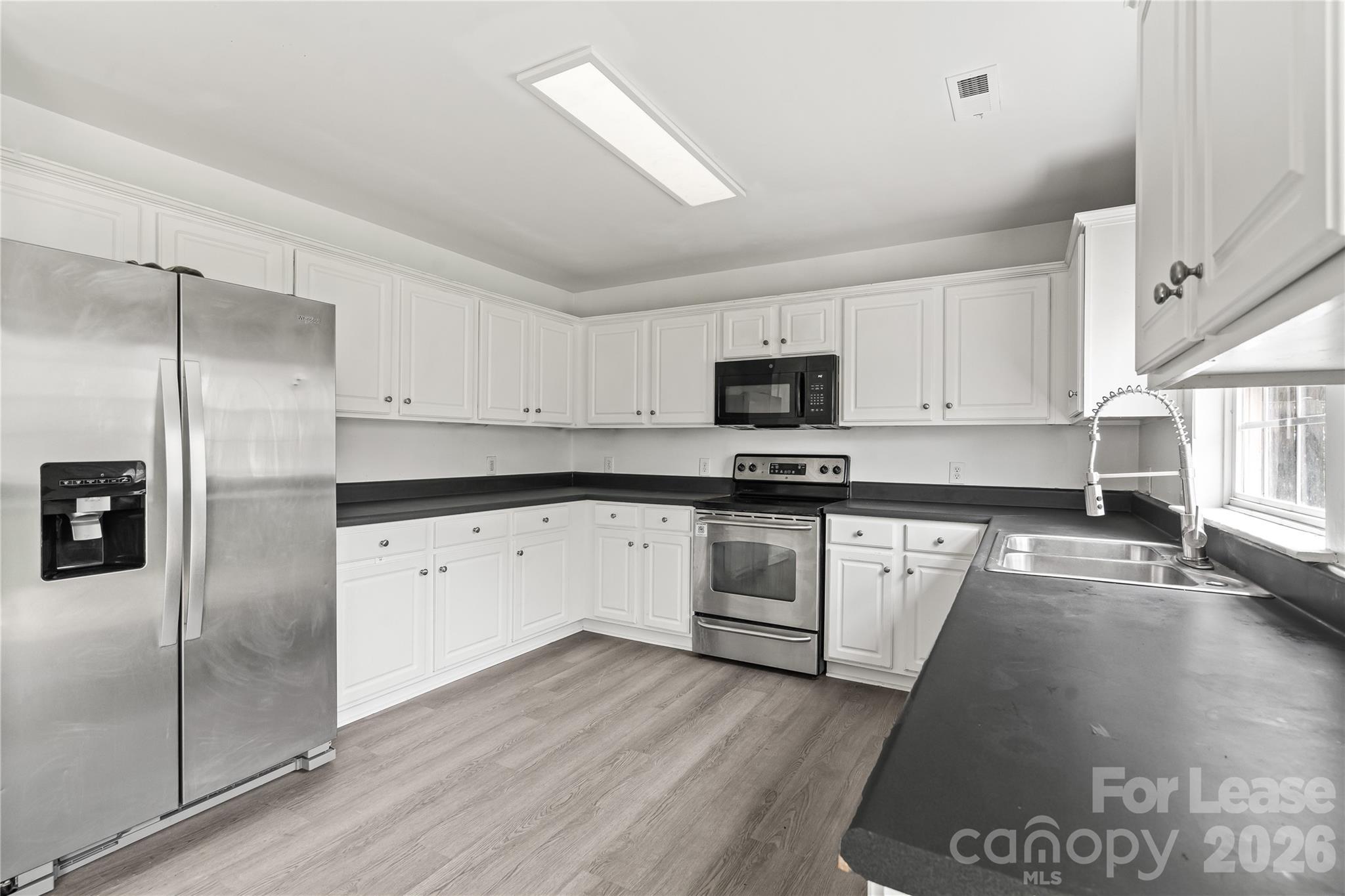 2724 Mulberry Pond Drive Property Photo 8