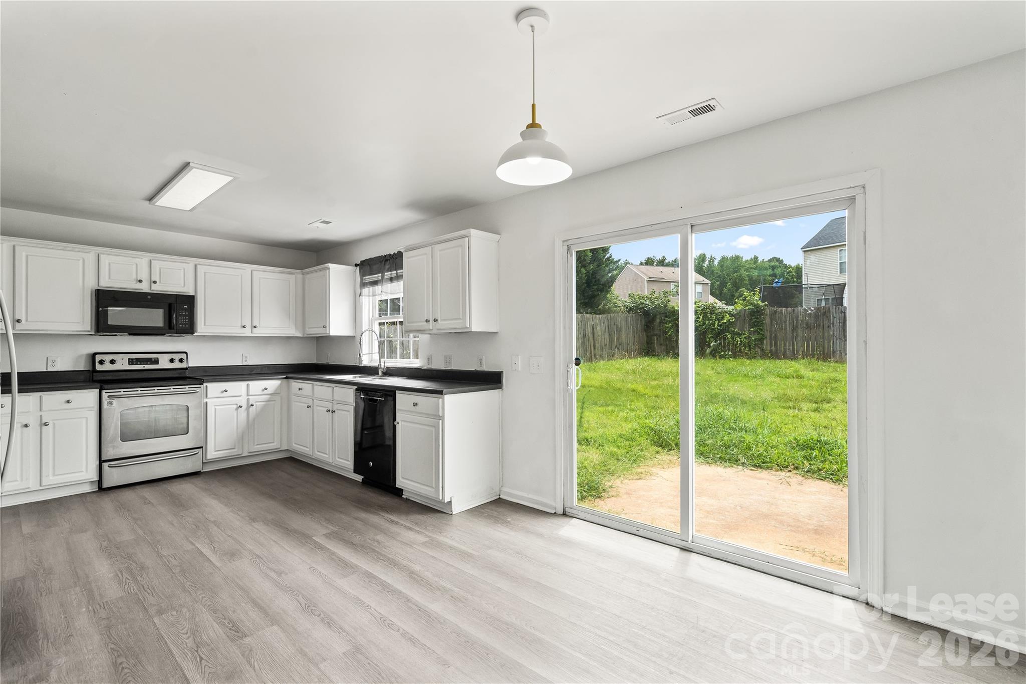 2724 Mulberry Pond Drive Property Photo 9