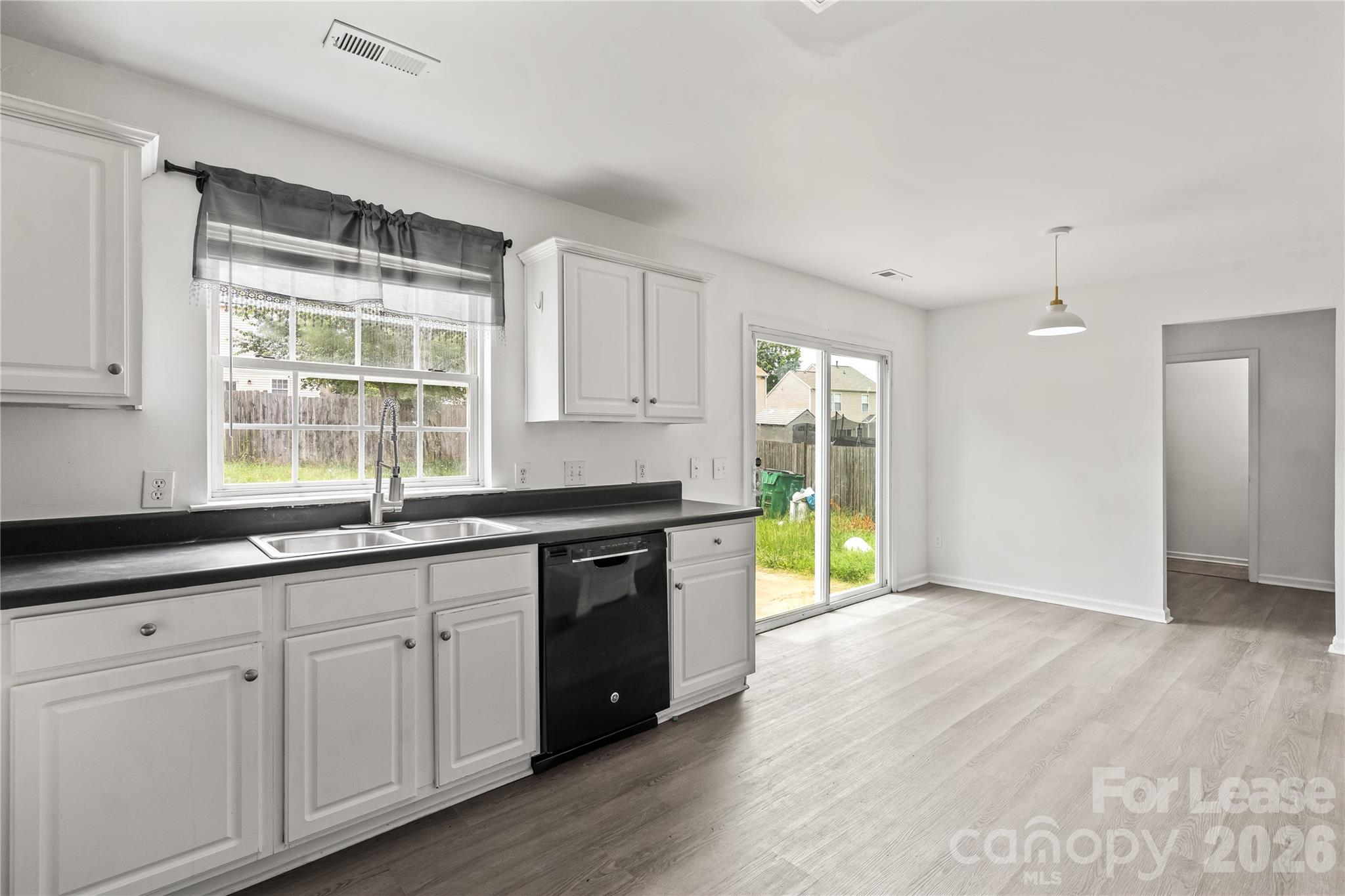 2724 Mulberry Pond Drive Property Photo 10