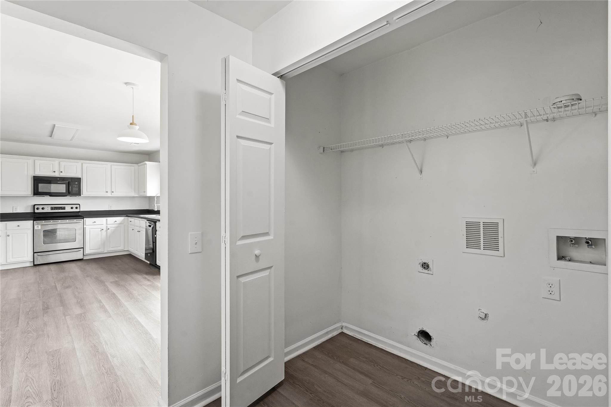 2724 Mulberry Pond Drive Property Photo 11