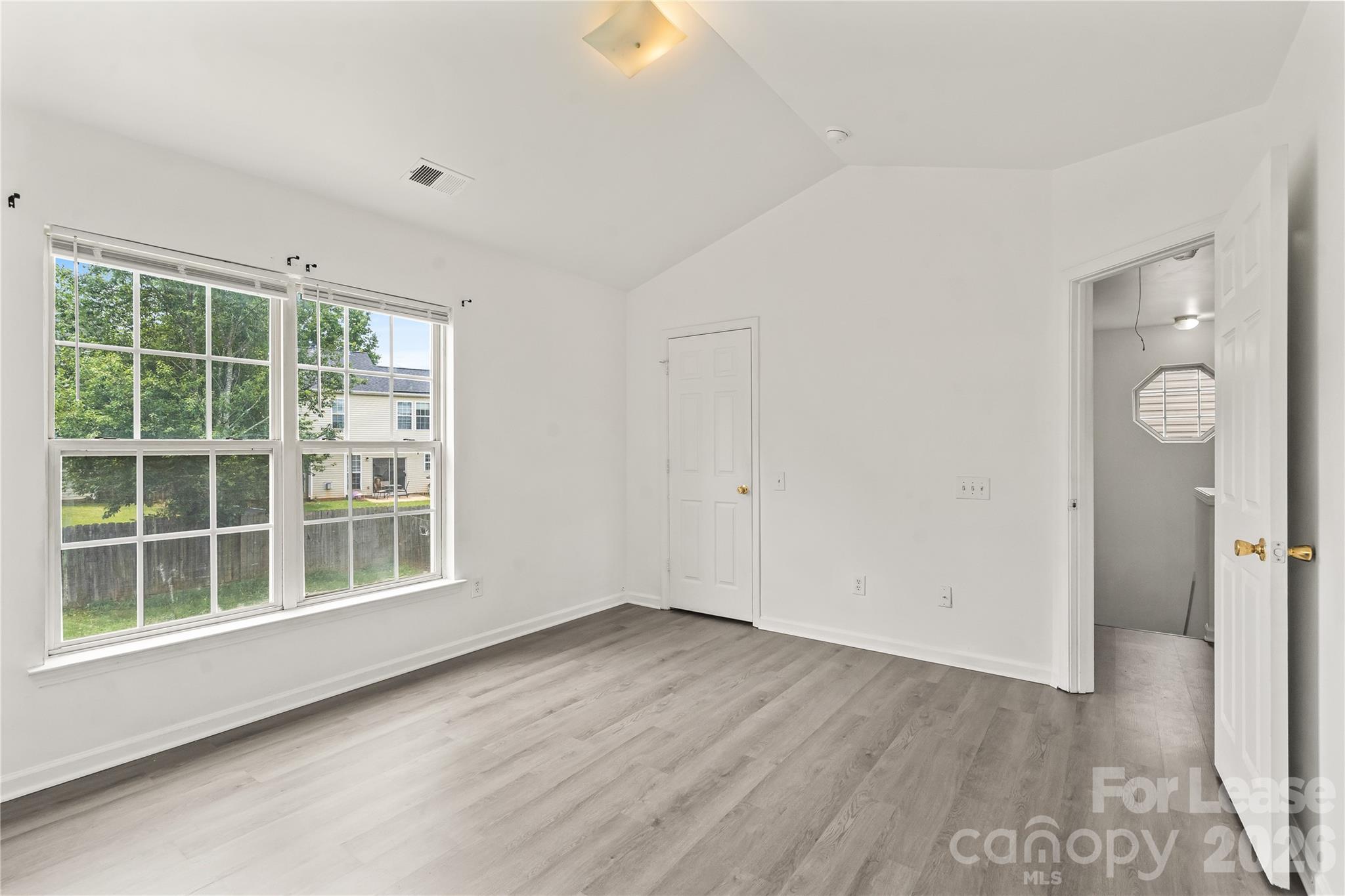 2724 Mulberry Pond Drive Property Photo 18