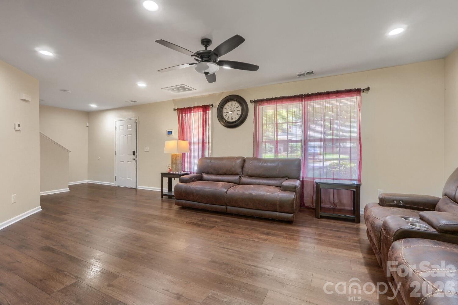 1605 Crandon Drive Property Photo 3
