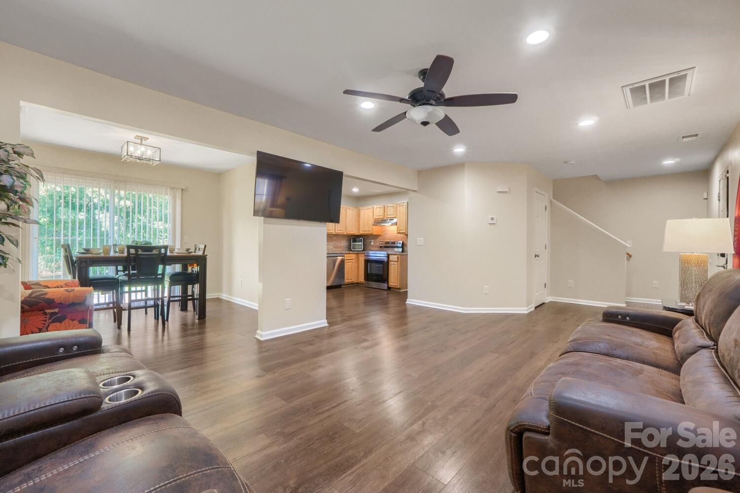 1605 Crandon Drive Property Photo 4