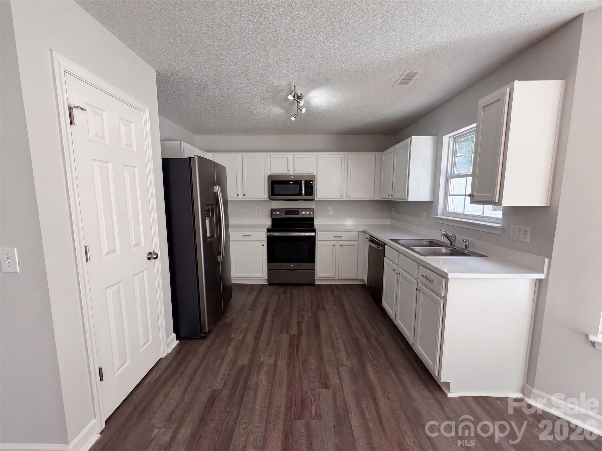 3978 Shasta Circle Property Photo 2