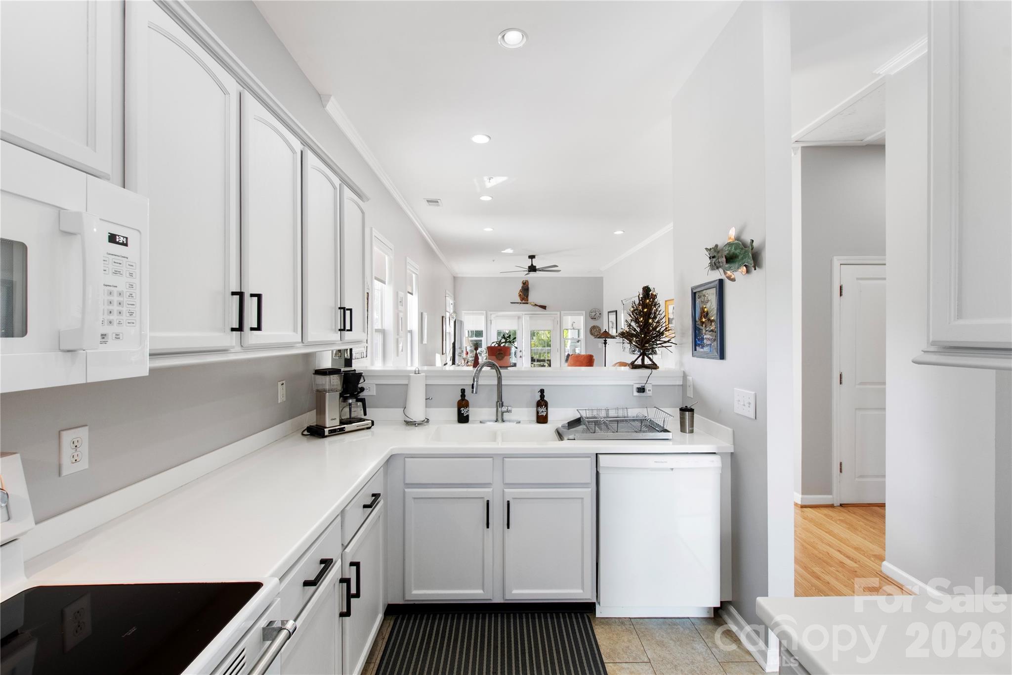 111 White Street B Property Photo 6