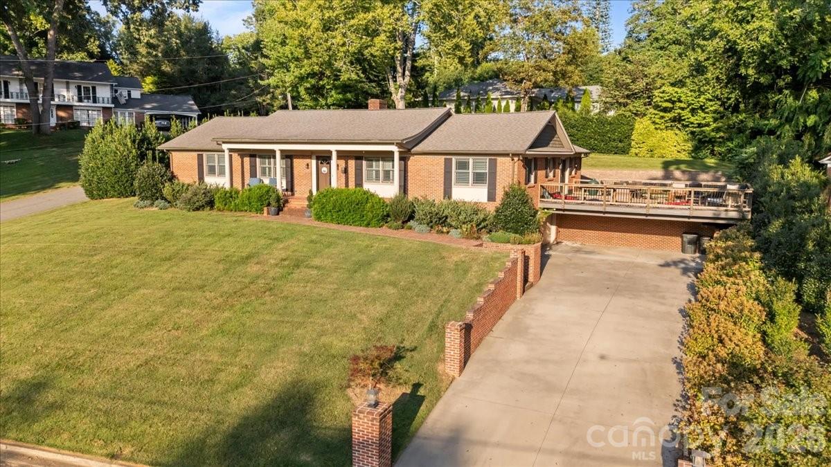 102 Hillside Lane Property Photo 1
