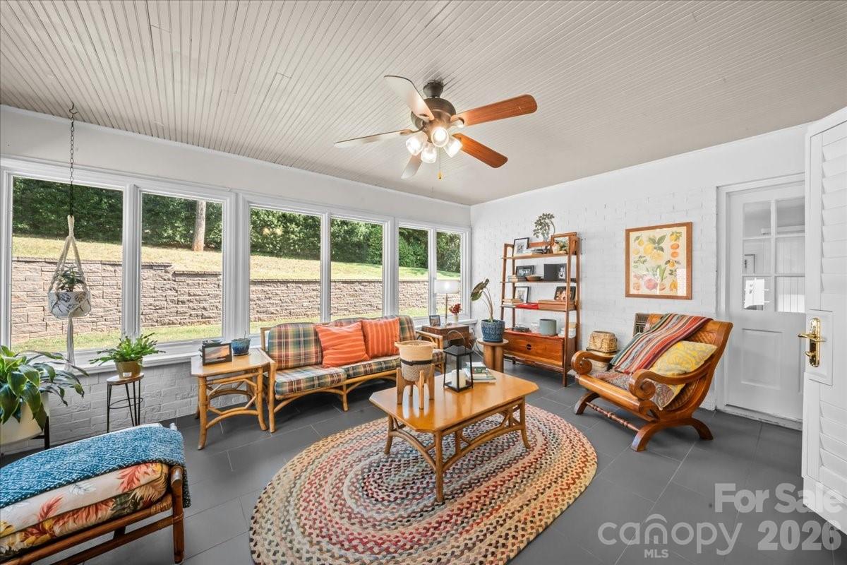 102 Hillside Lane Property Photo 16