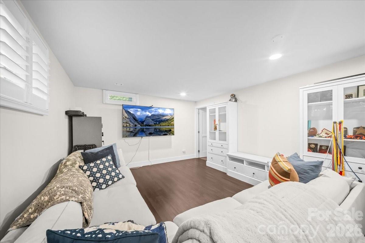 102 Hillside Lane Property Photo 35
