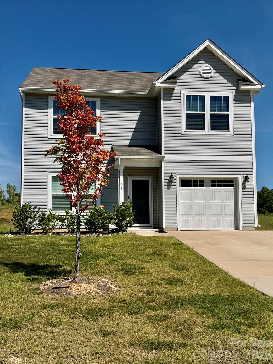 738 Yorkshire Drive Property Photo 1