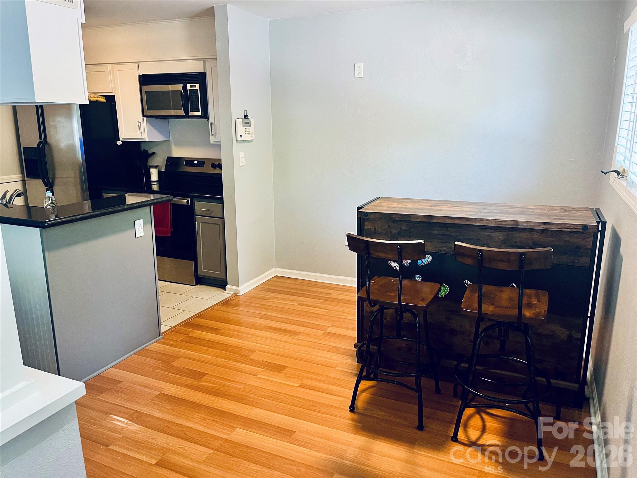 423 W 8th Street 73 Property Photo 5