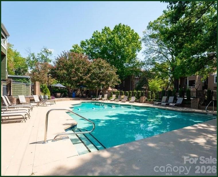 423 W 8th Street 73 Property Photo 16