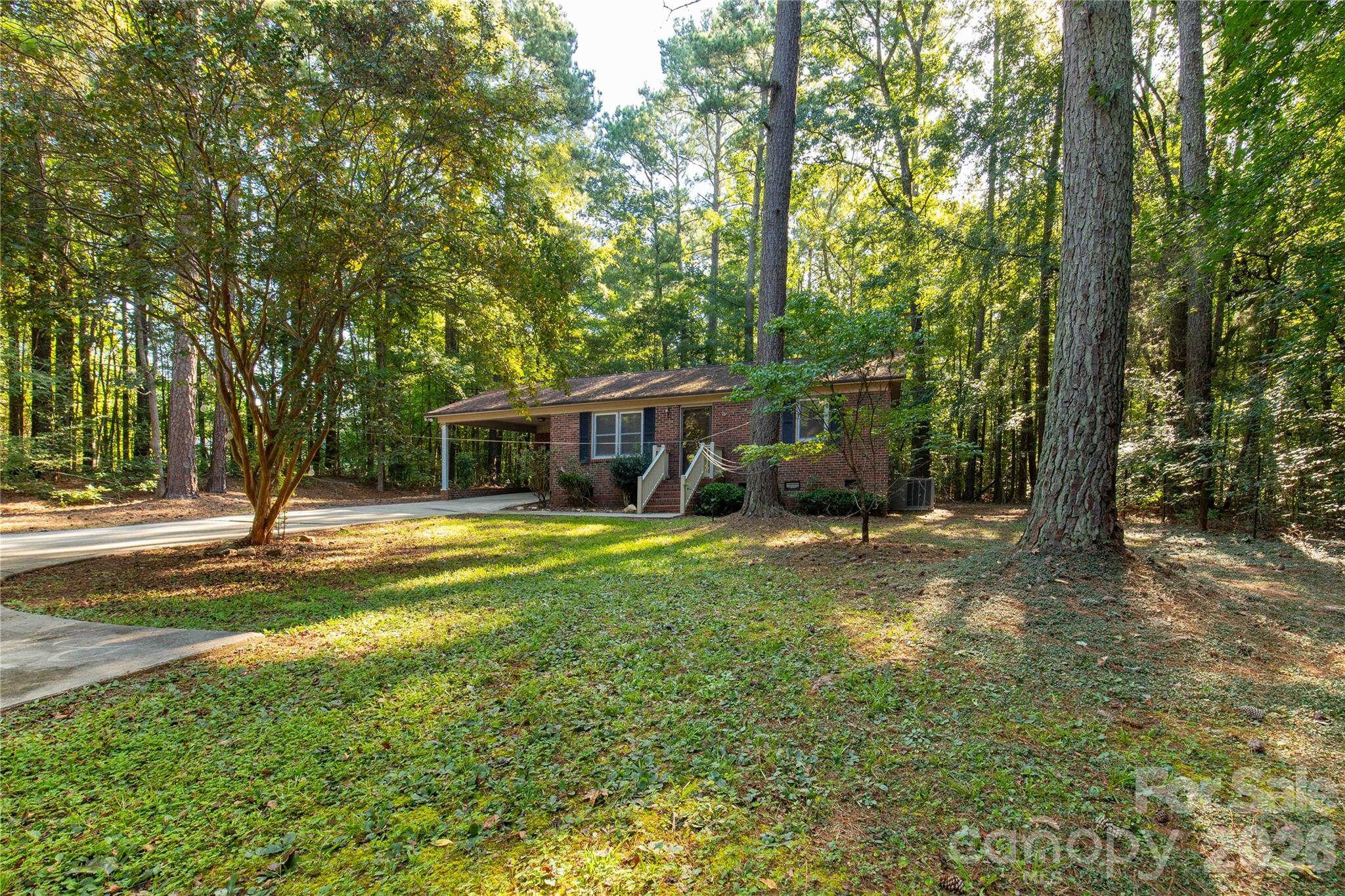 3055 University Drive Property Photo 2