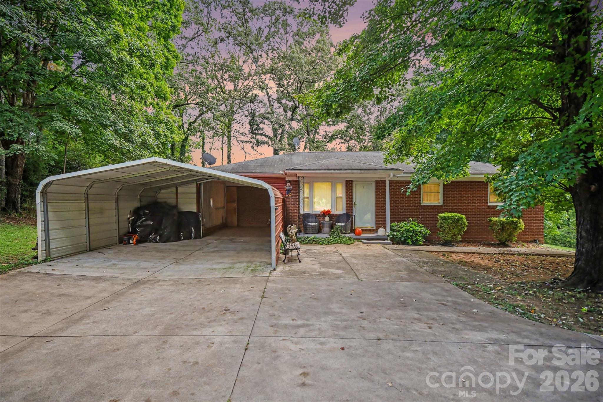 1308 E Stagecoach Trail Property Photo 1