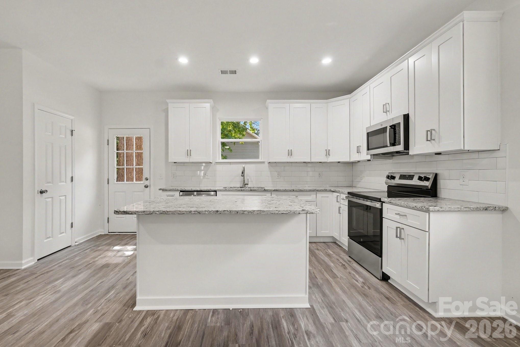 113 W Spencer Street Property Photo 4