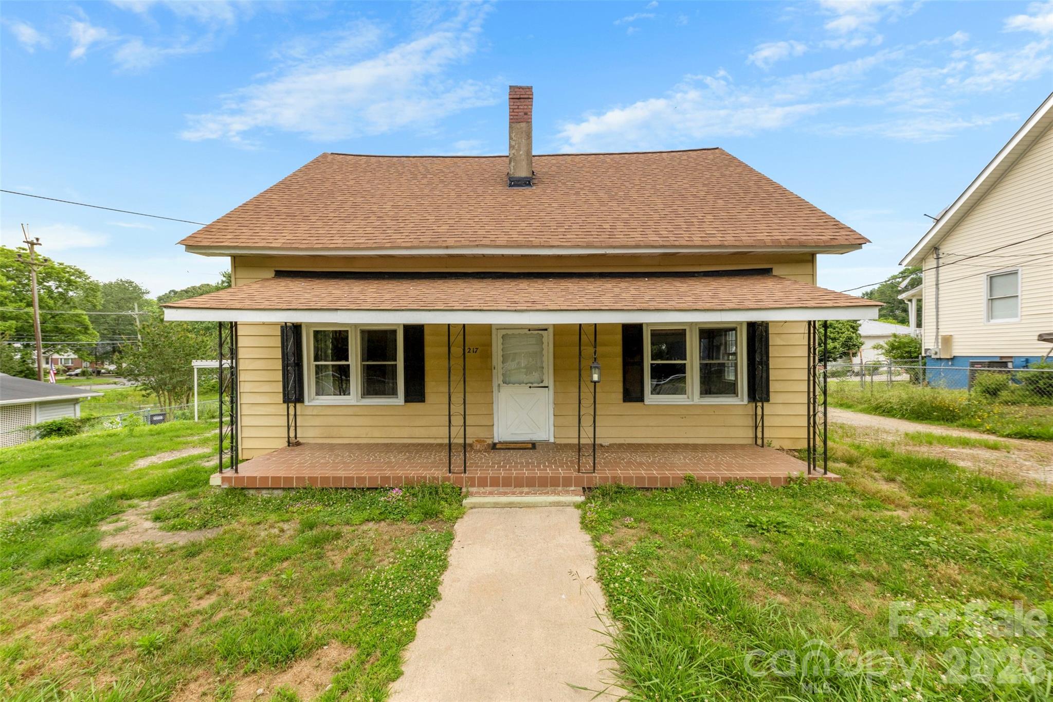 217 S Highland Street Property Photo 1