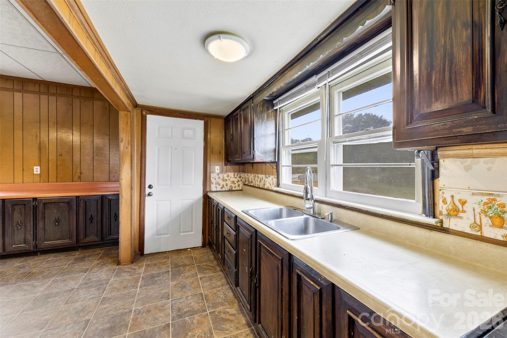 217 S Highland Street Property Photo 10