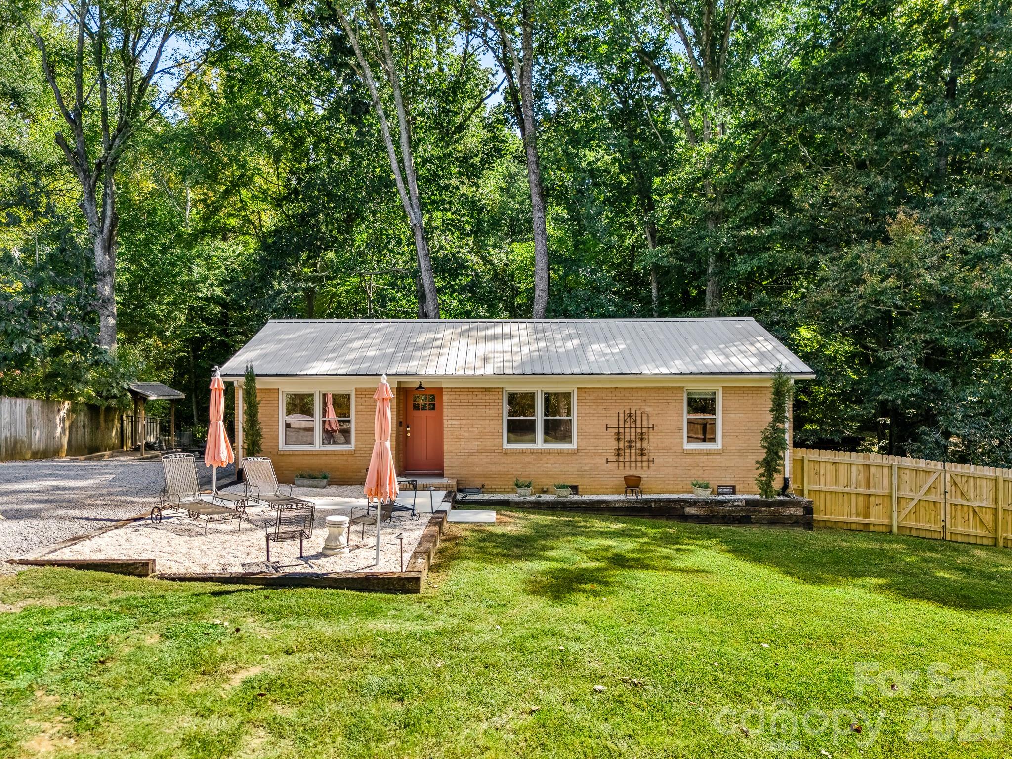 8711 Ellis Road Property Photo 1