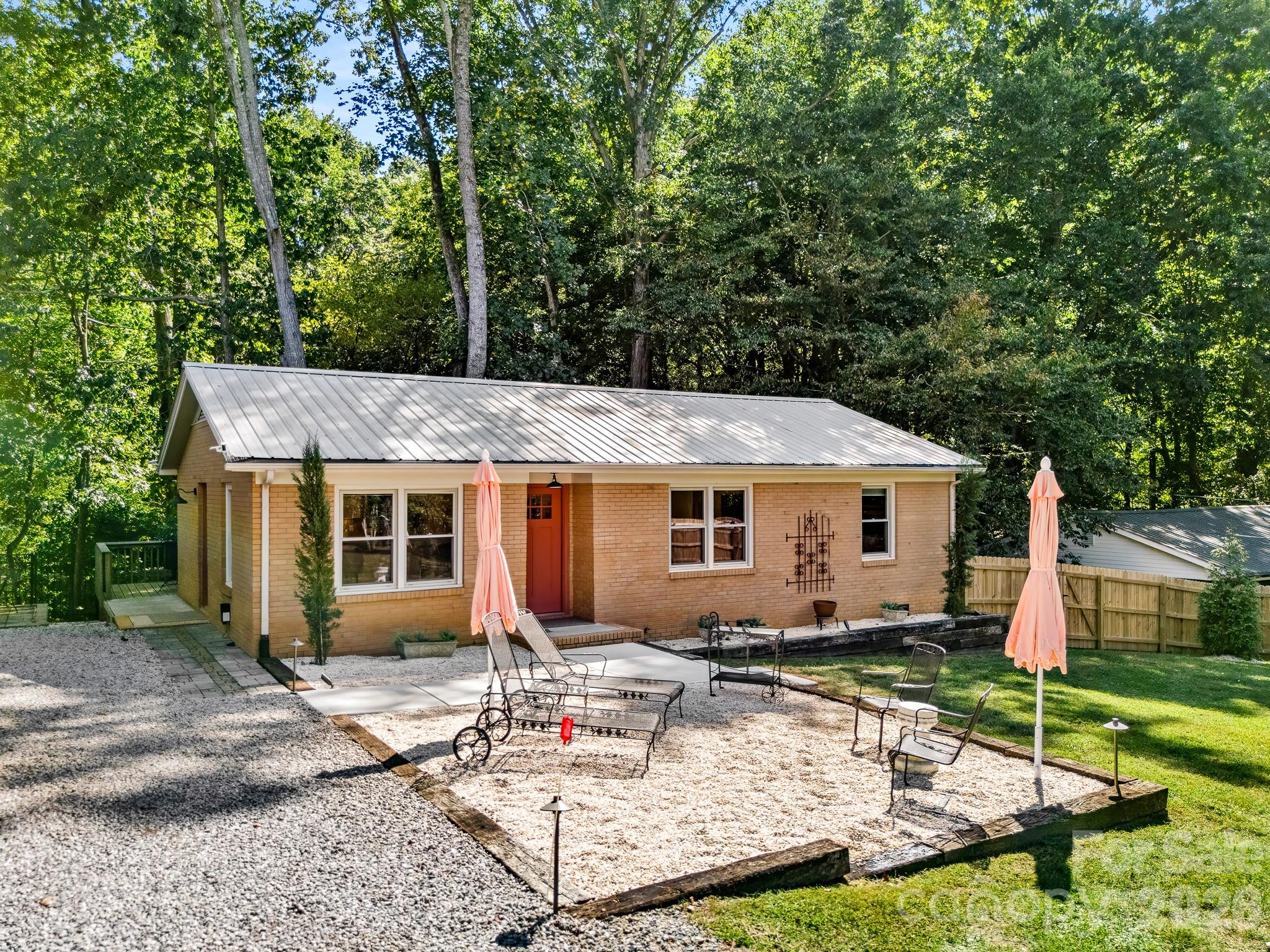 8711 Ellis Road Property Photo 2