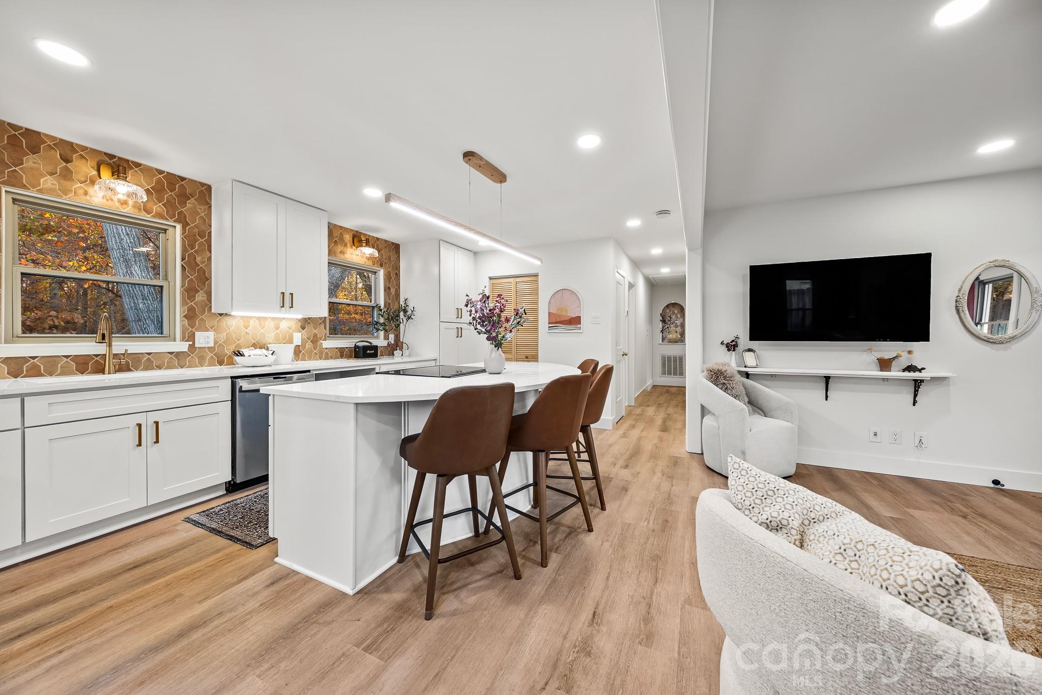 8711 Ellis Road Property Photo 6