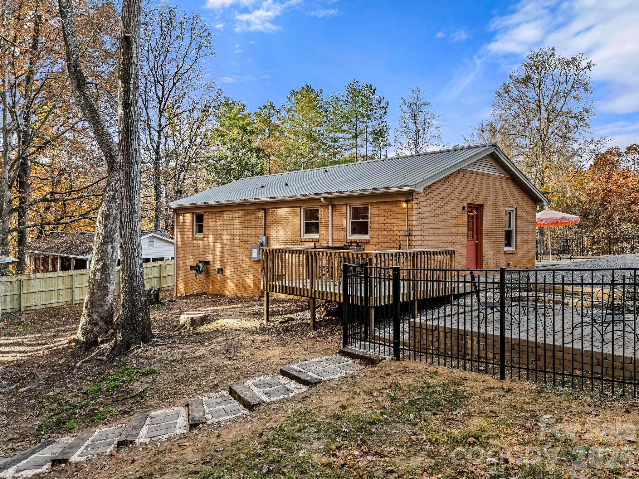 8711 Ellis Road Property Photo 26