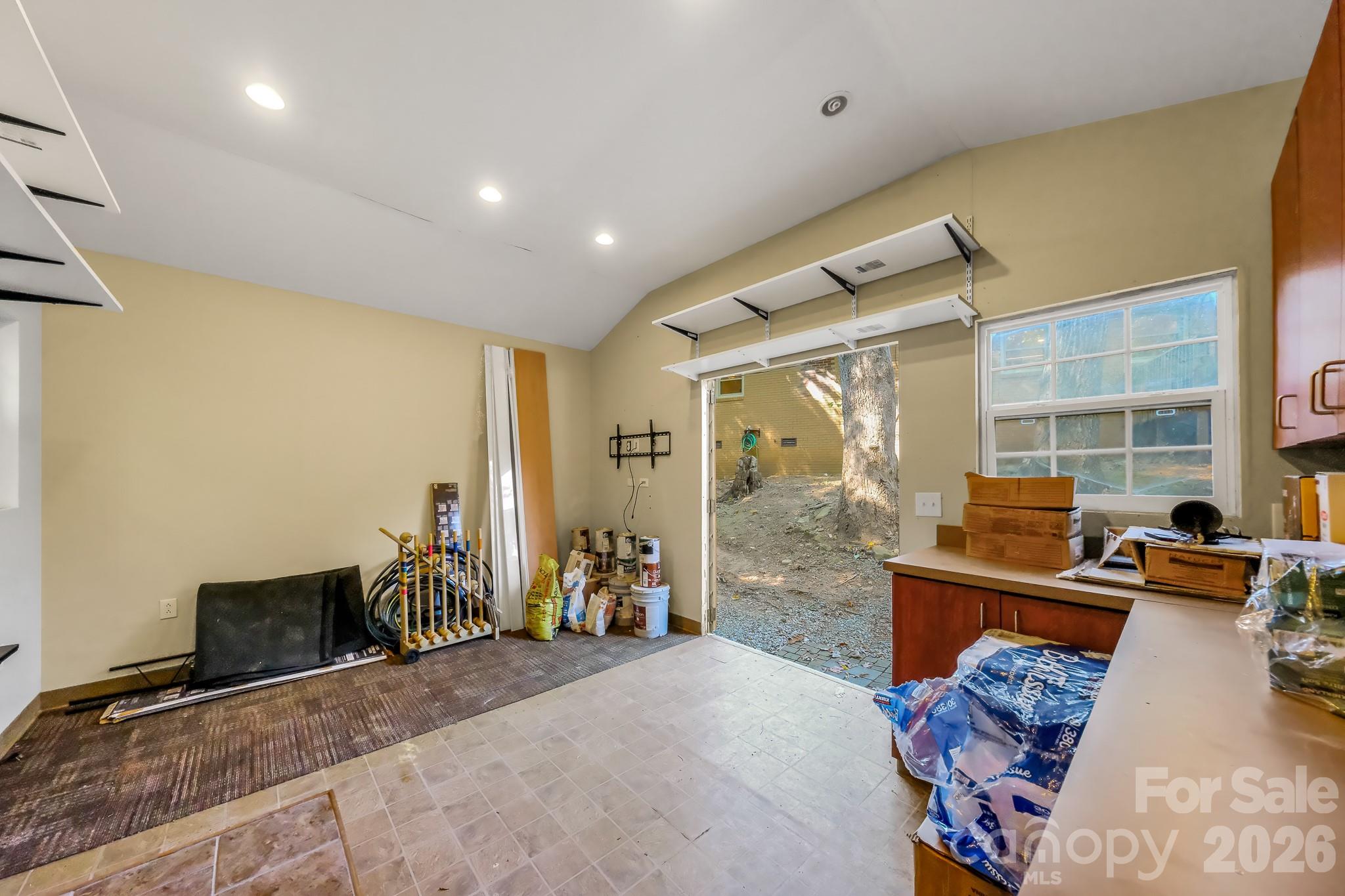 8711 Ellis Road Property Photo 31