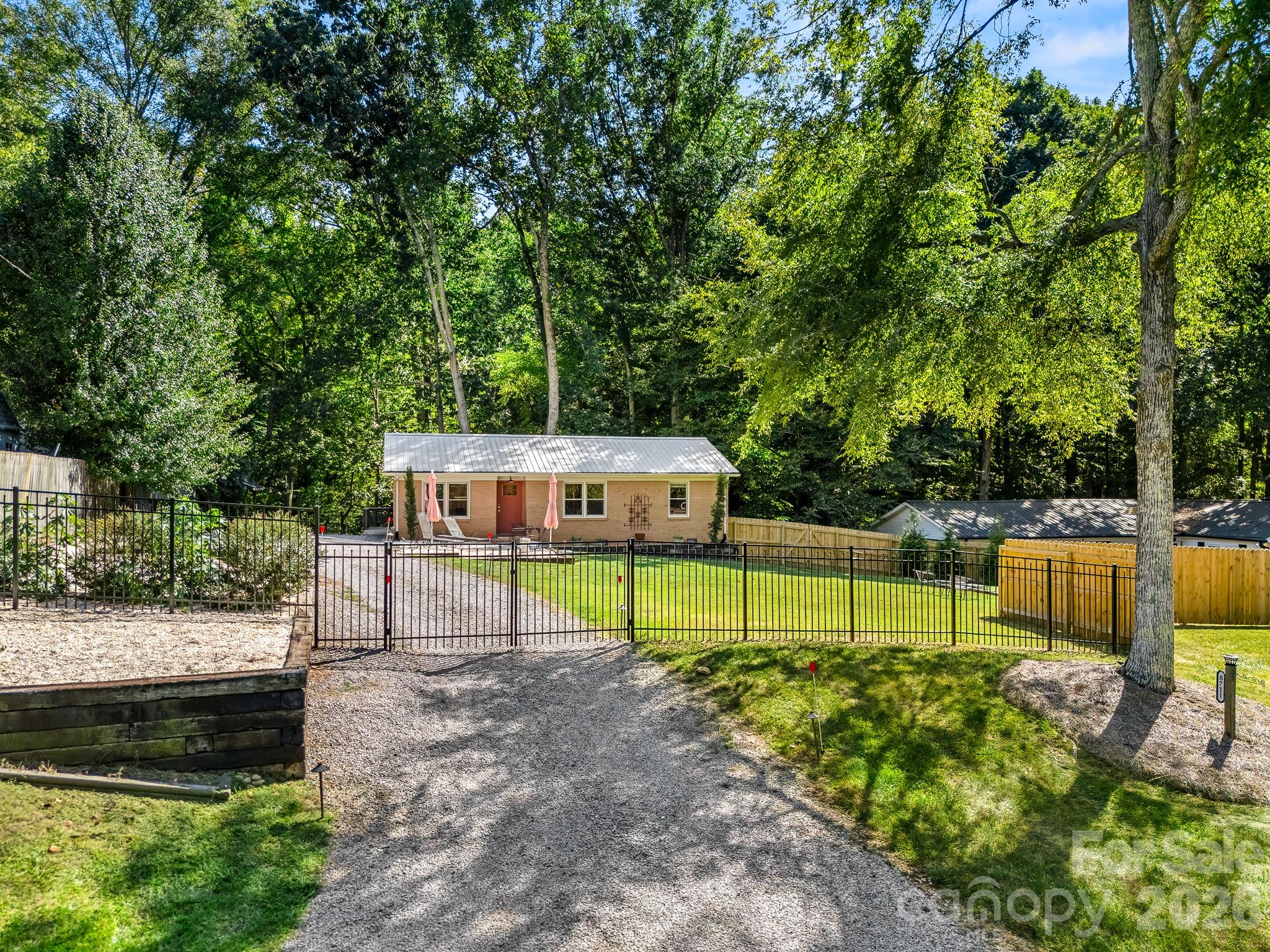 8711 Ellis Road Property Photo 33