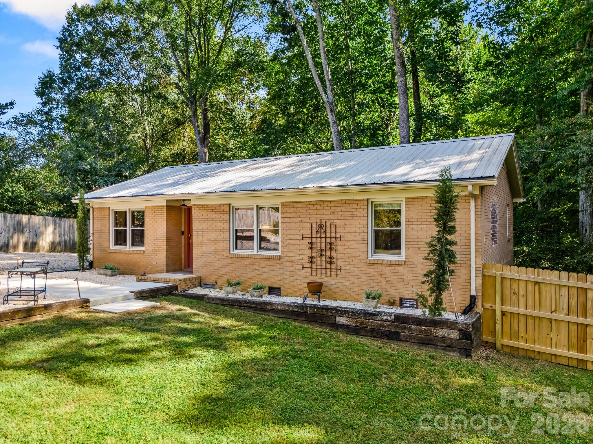 8711 Ellis Road Property Photo 36
