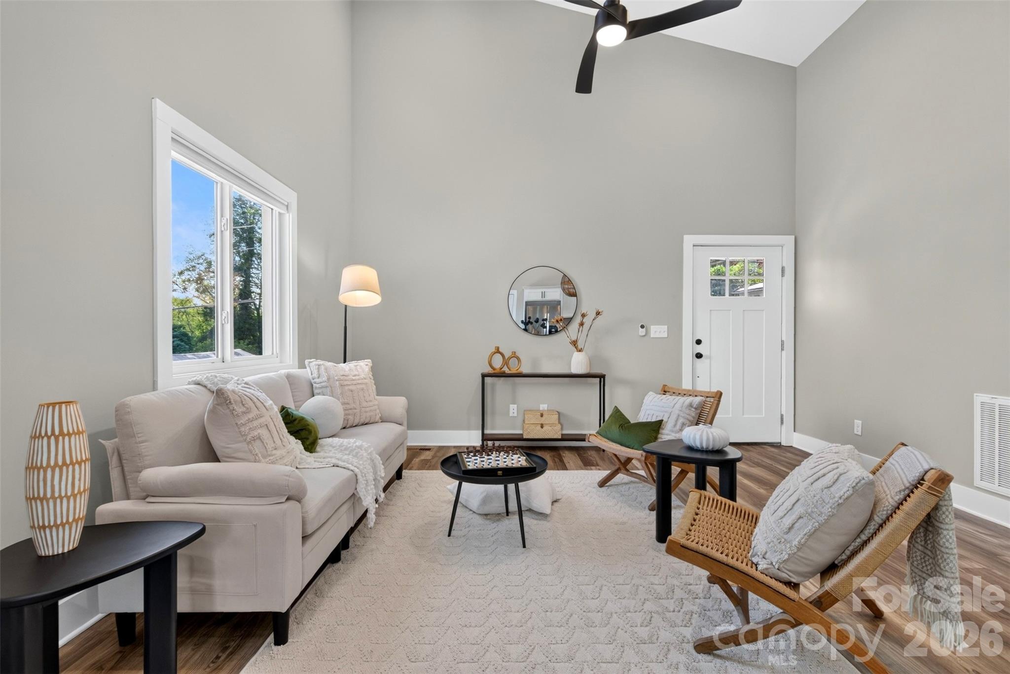 211 Hanover Street Property Photo 4