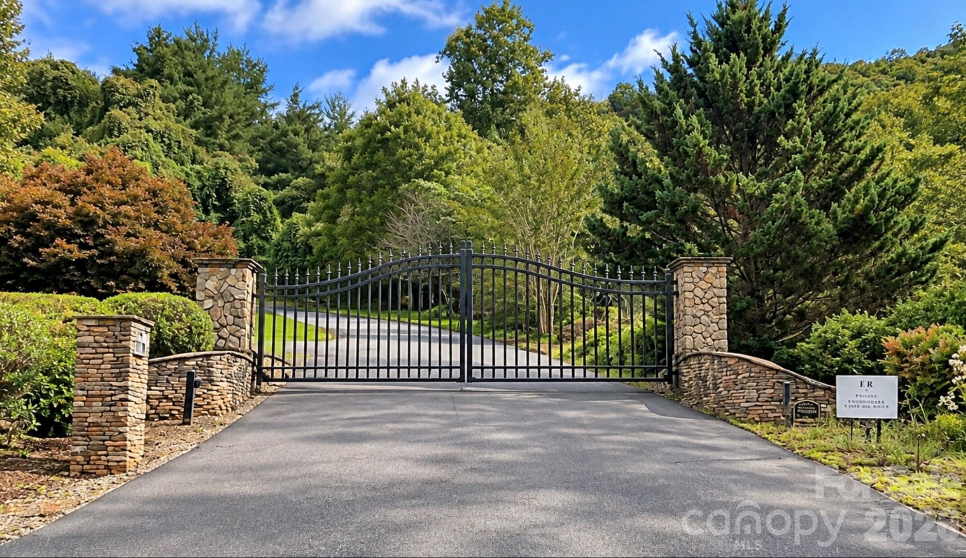 20 Mountain Sky Drive Property Photo 2