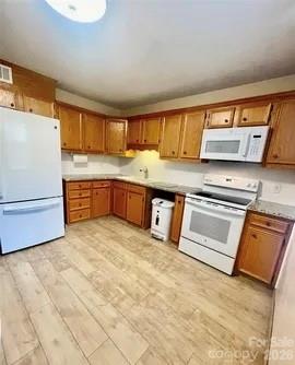 1300 Larchmont Place 311 Property Photo 4