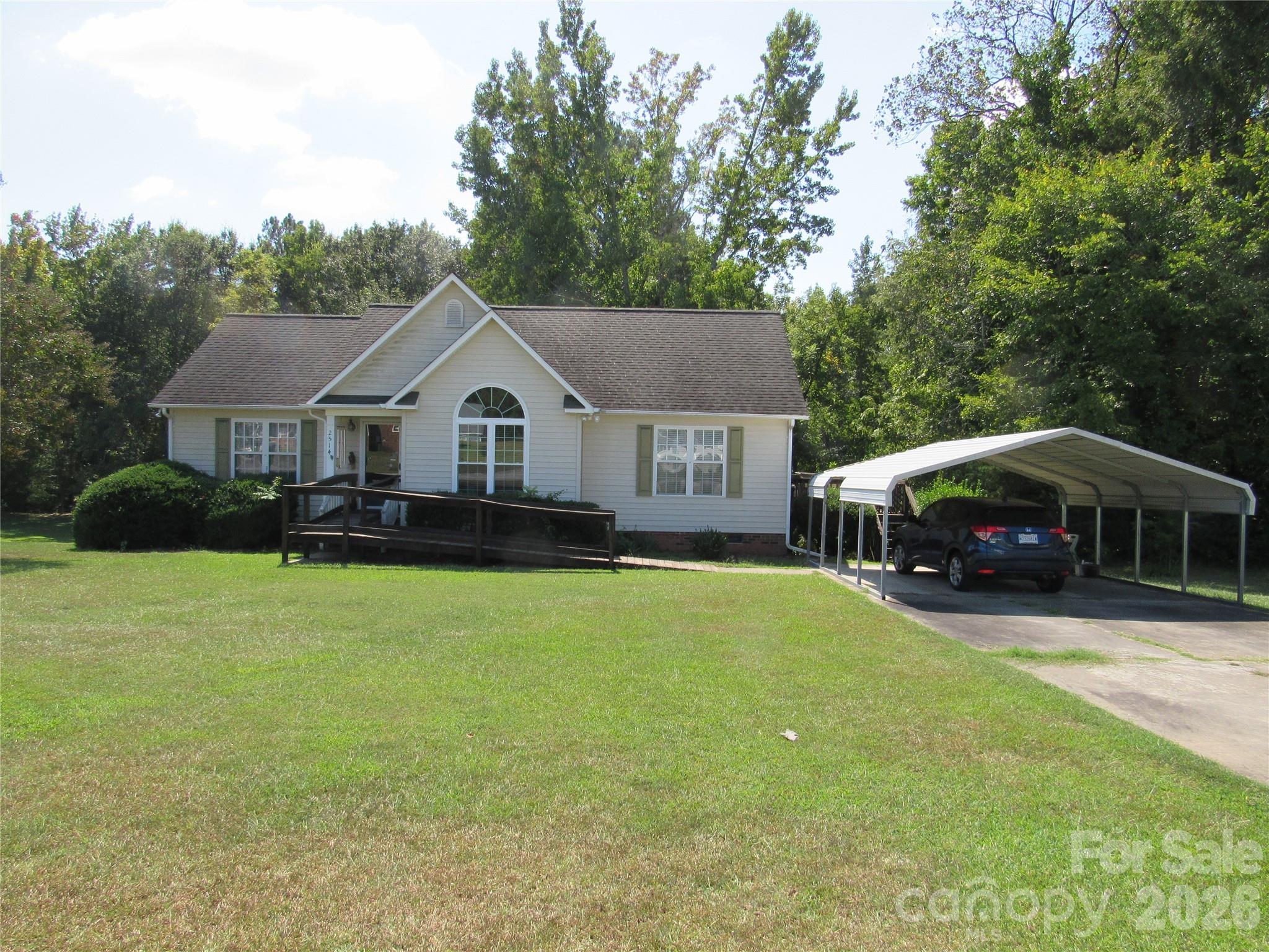 2514 Oxford Circle Property Photo 1
